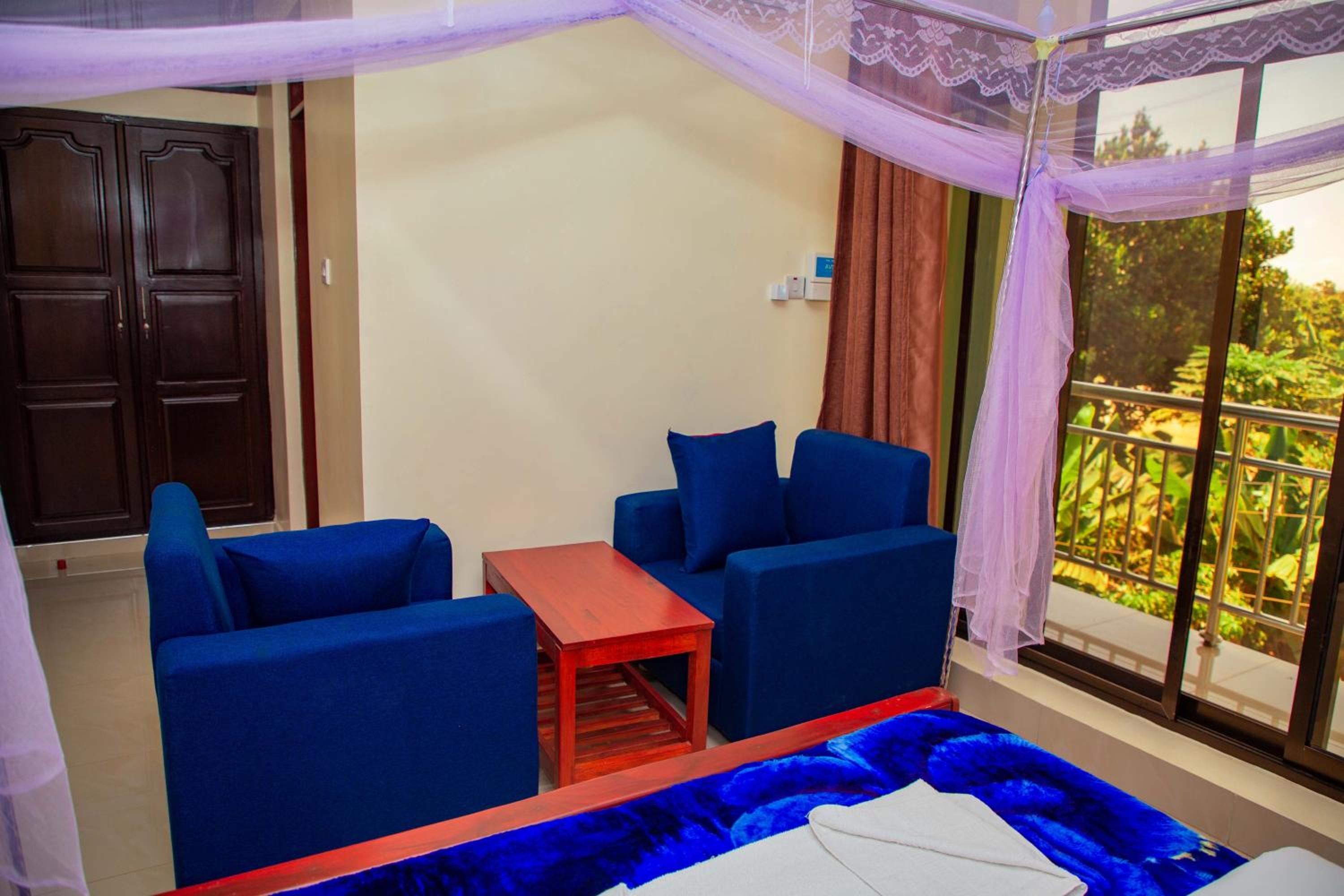 Budget Double Room - Photo 14