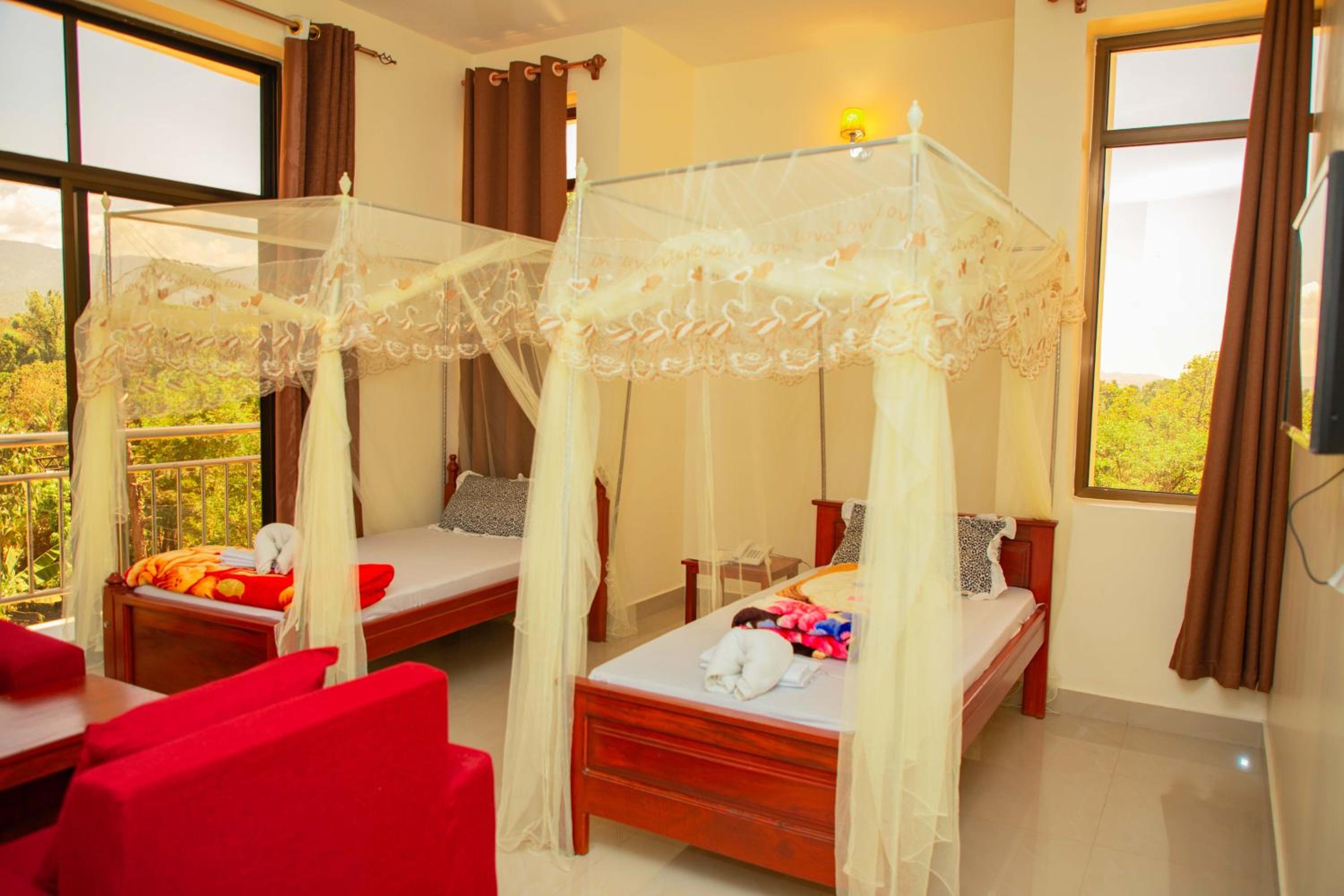 Budget Twin Room - Photo 21