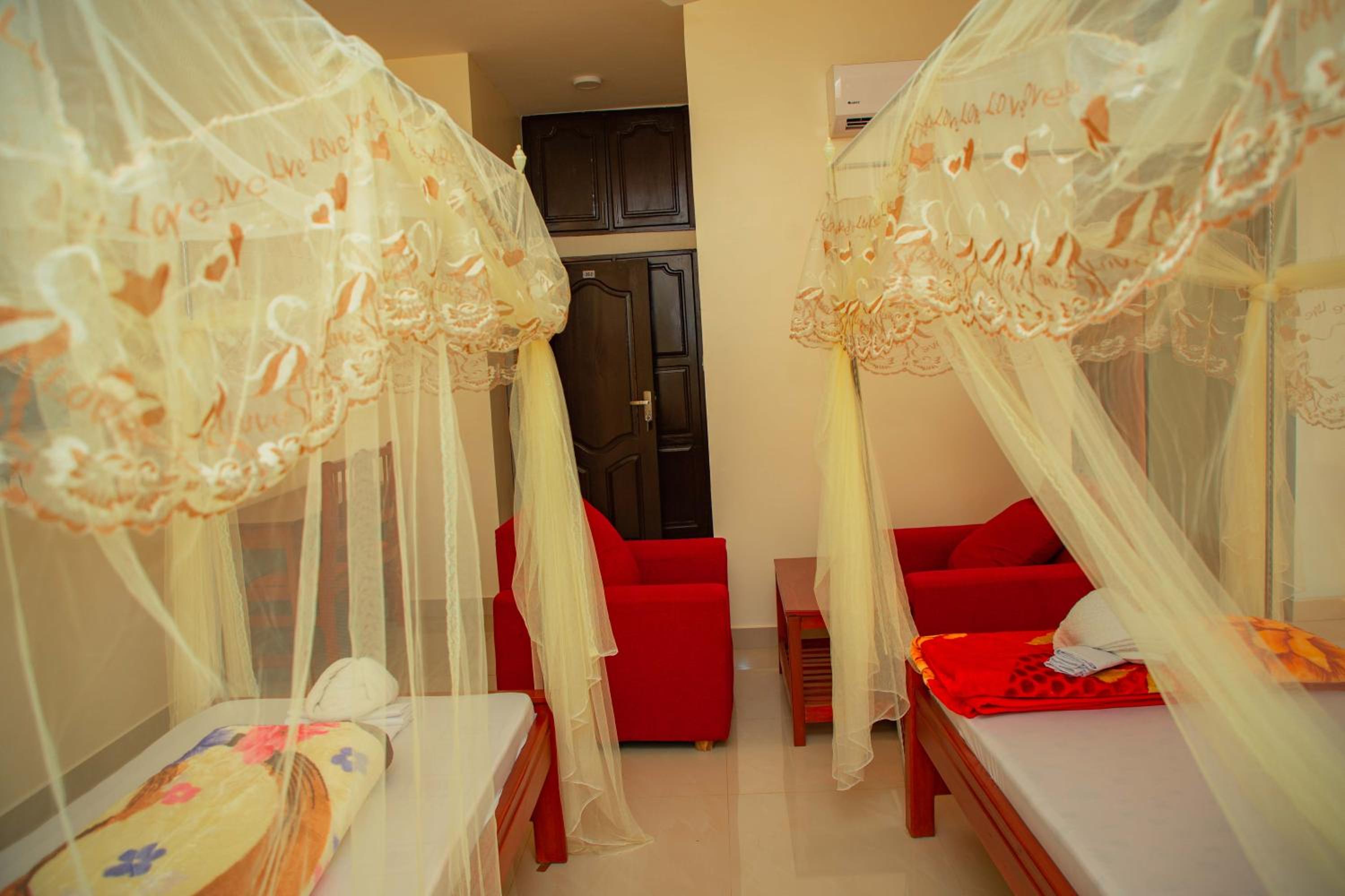 Budget Twin Room - Photo 19