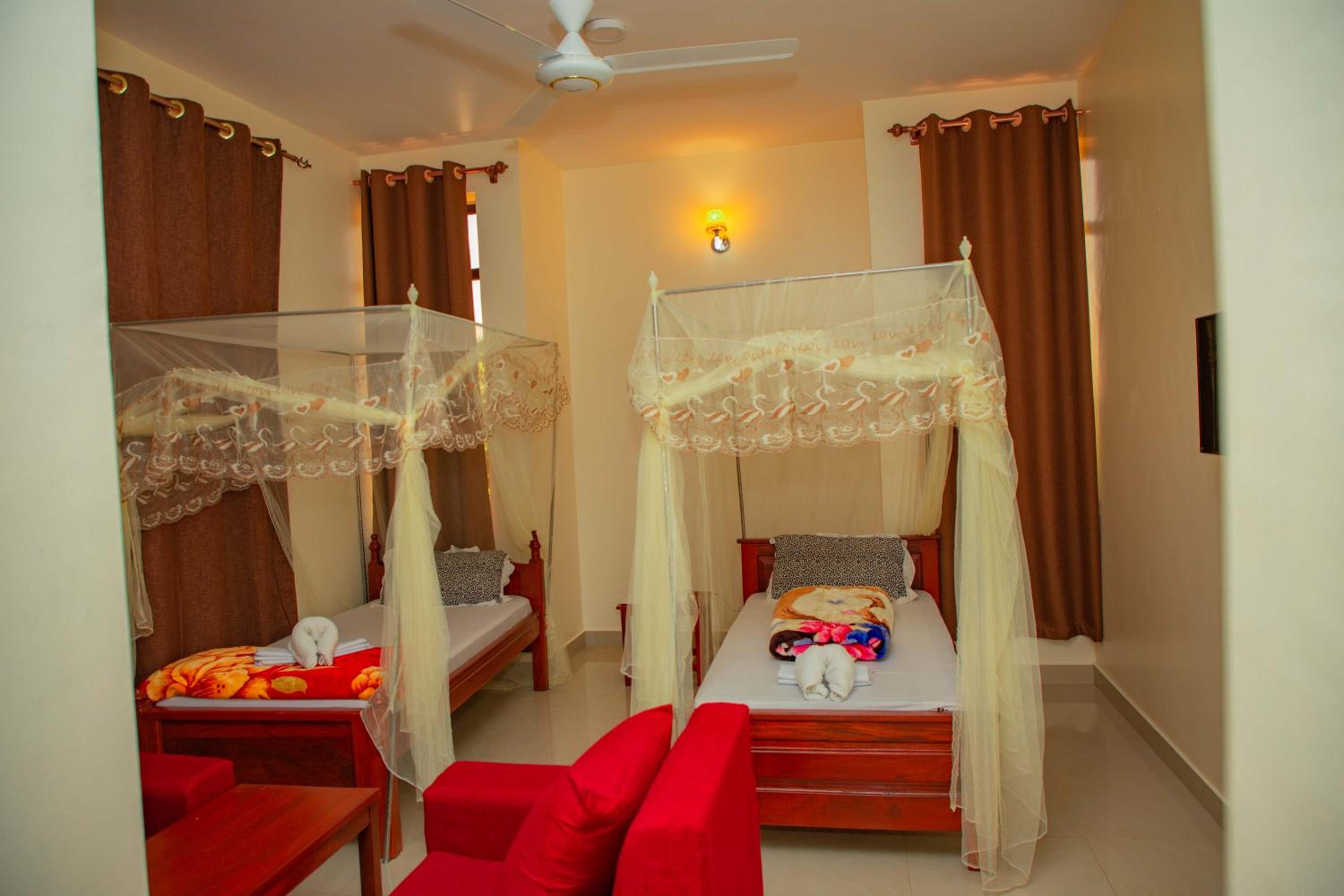 Budget Twin Room - Photo 10