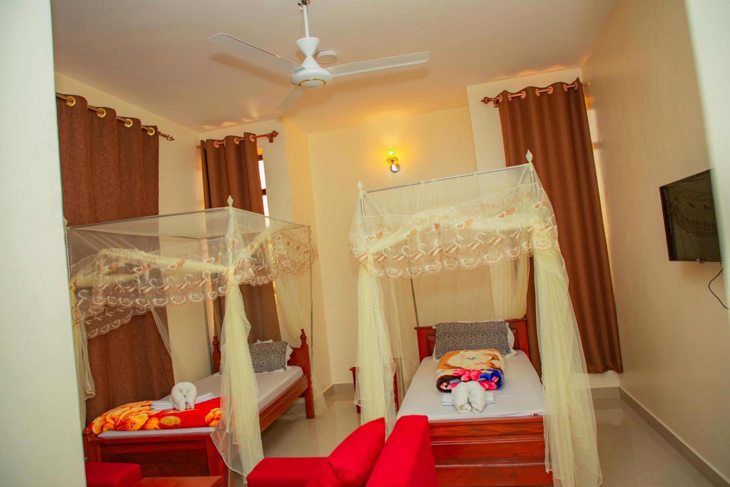 Budget Twin Room - Photo 8