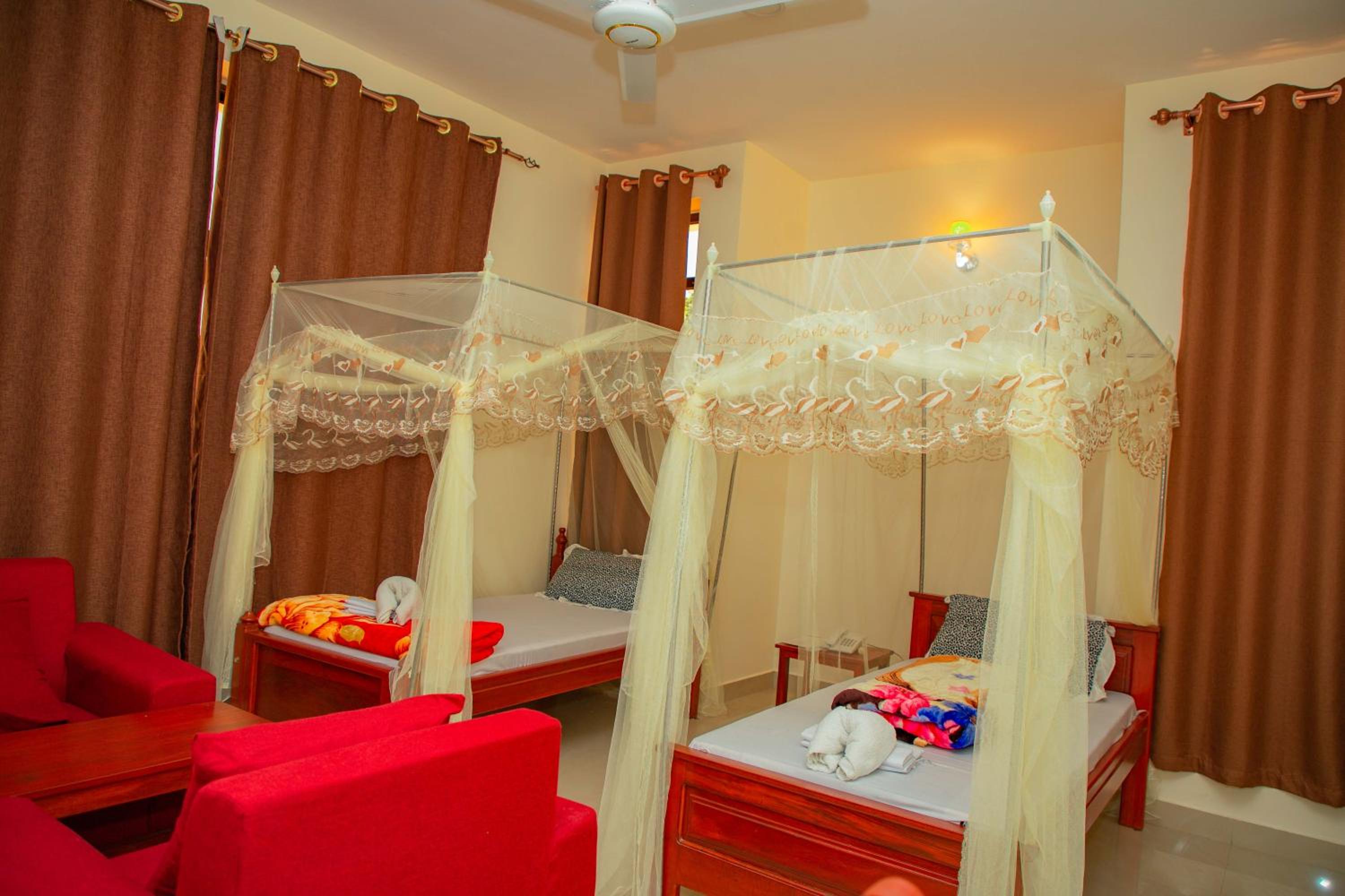 Budget Twin Room - Photo 6