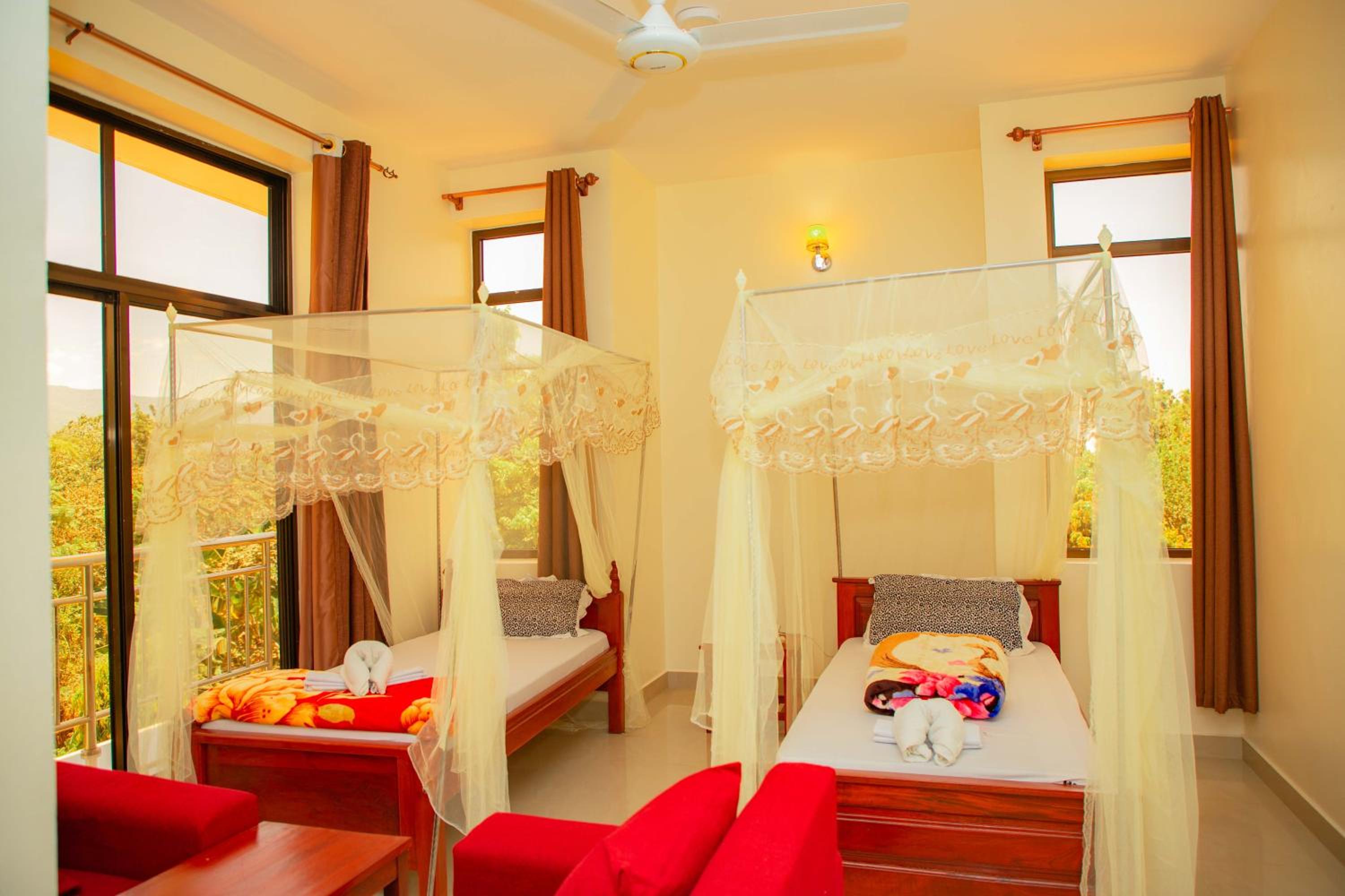 Budget Twin Room - Photo 16