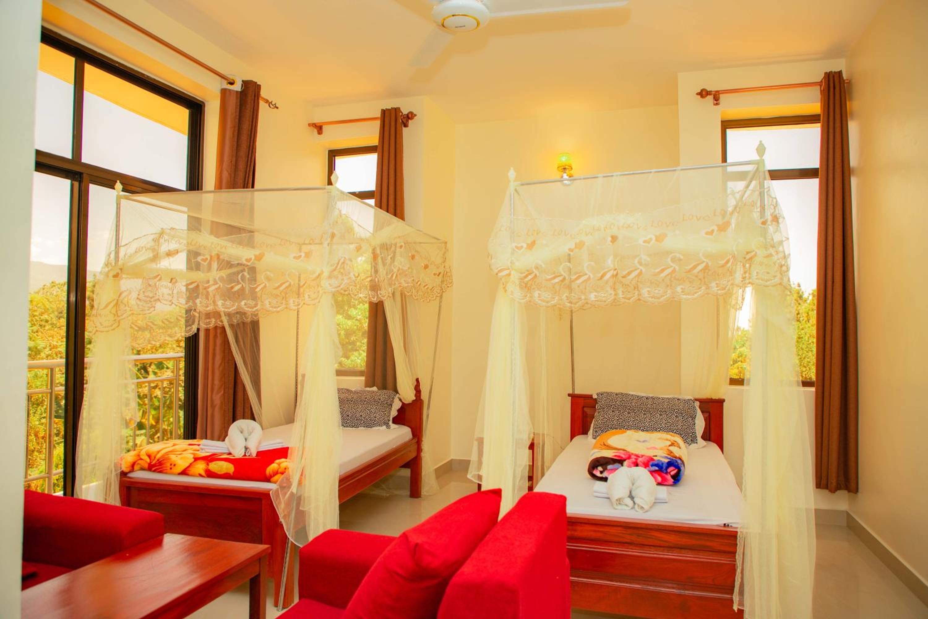 Budget Twin Room - Photo 5