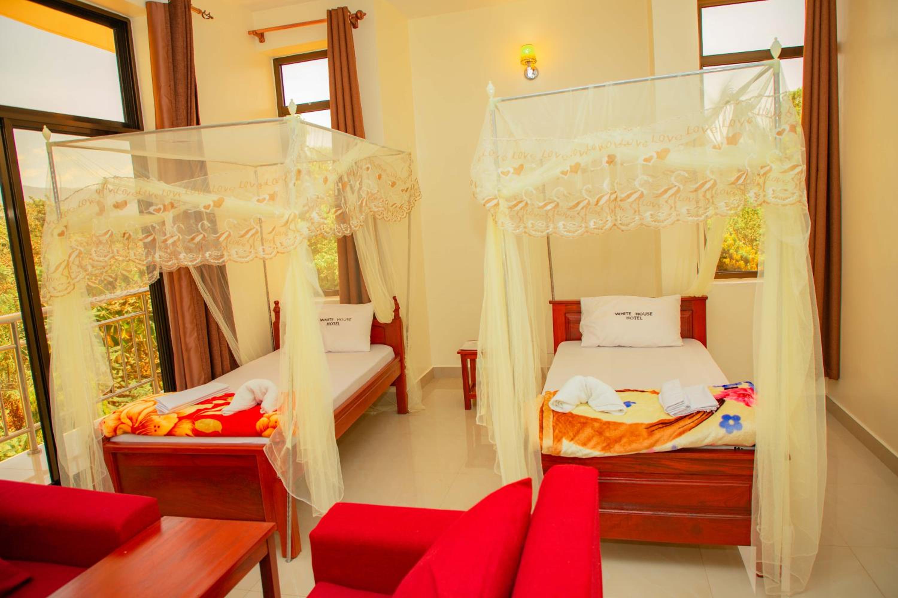 Budget Twin Room - Photo 17