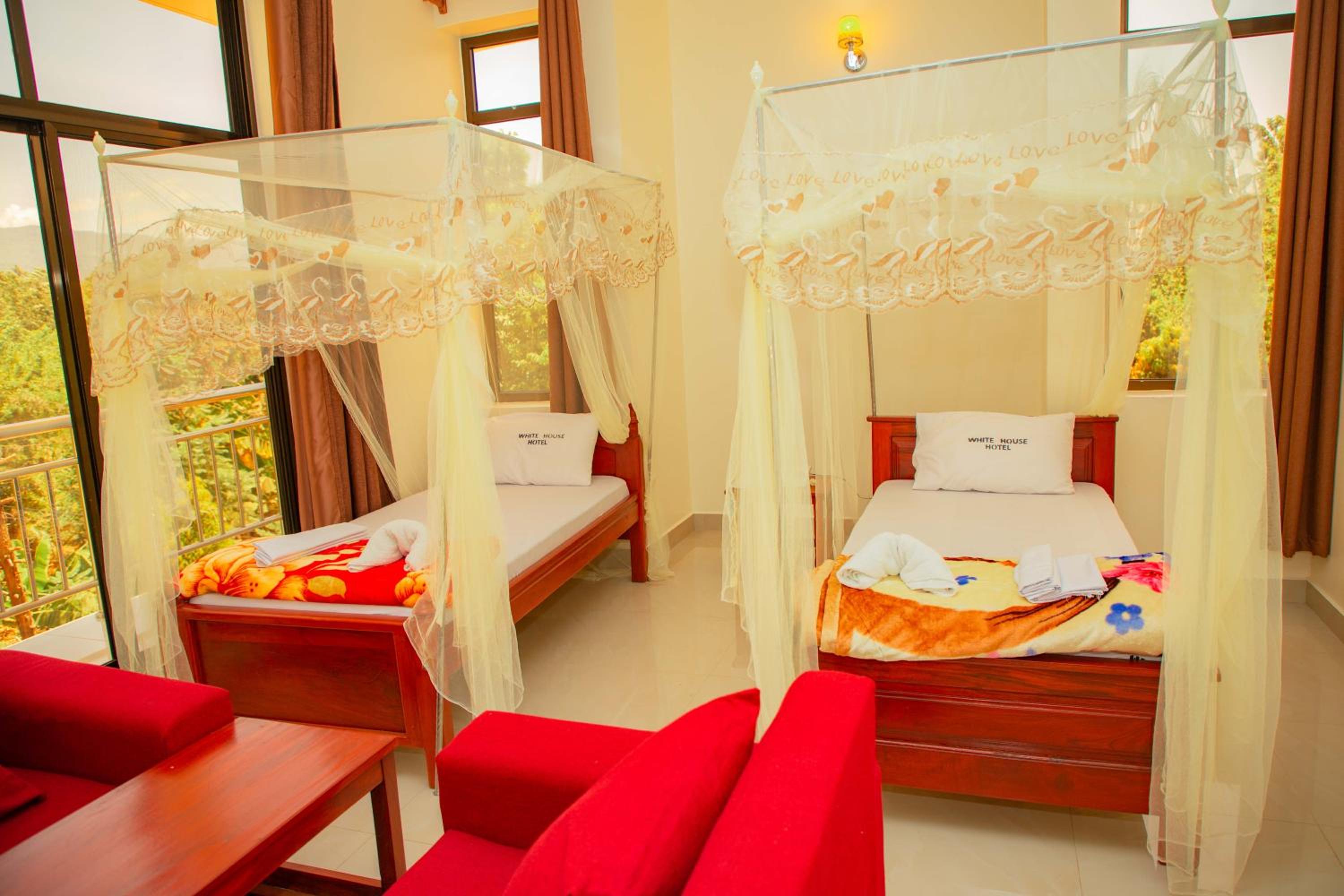 Budget Twin Room - Photo 12