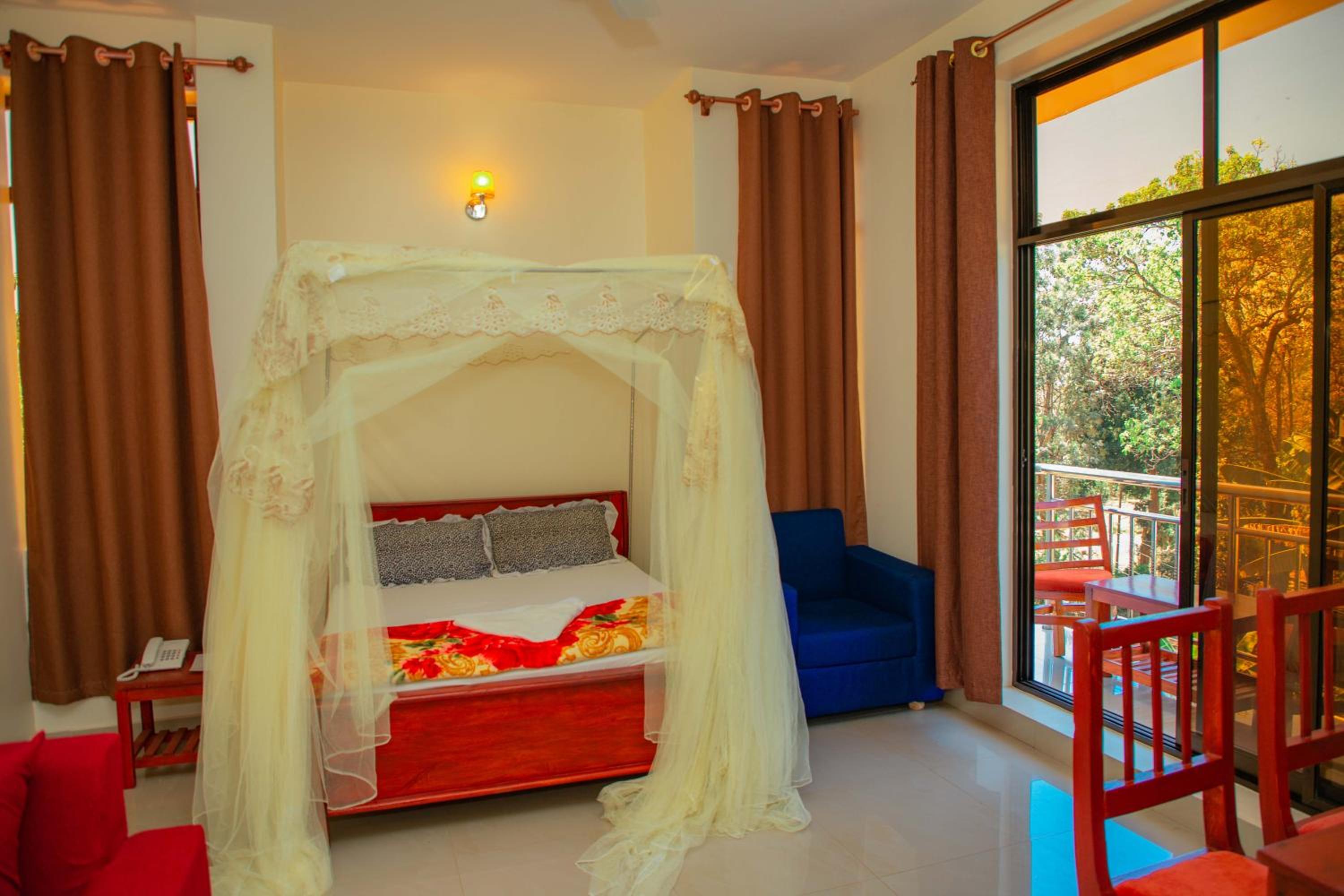 Budget Double Room - Photo 18