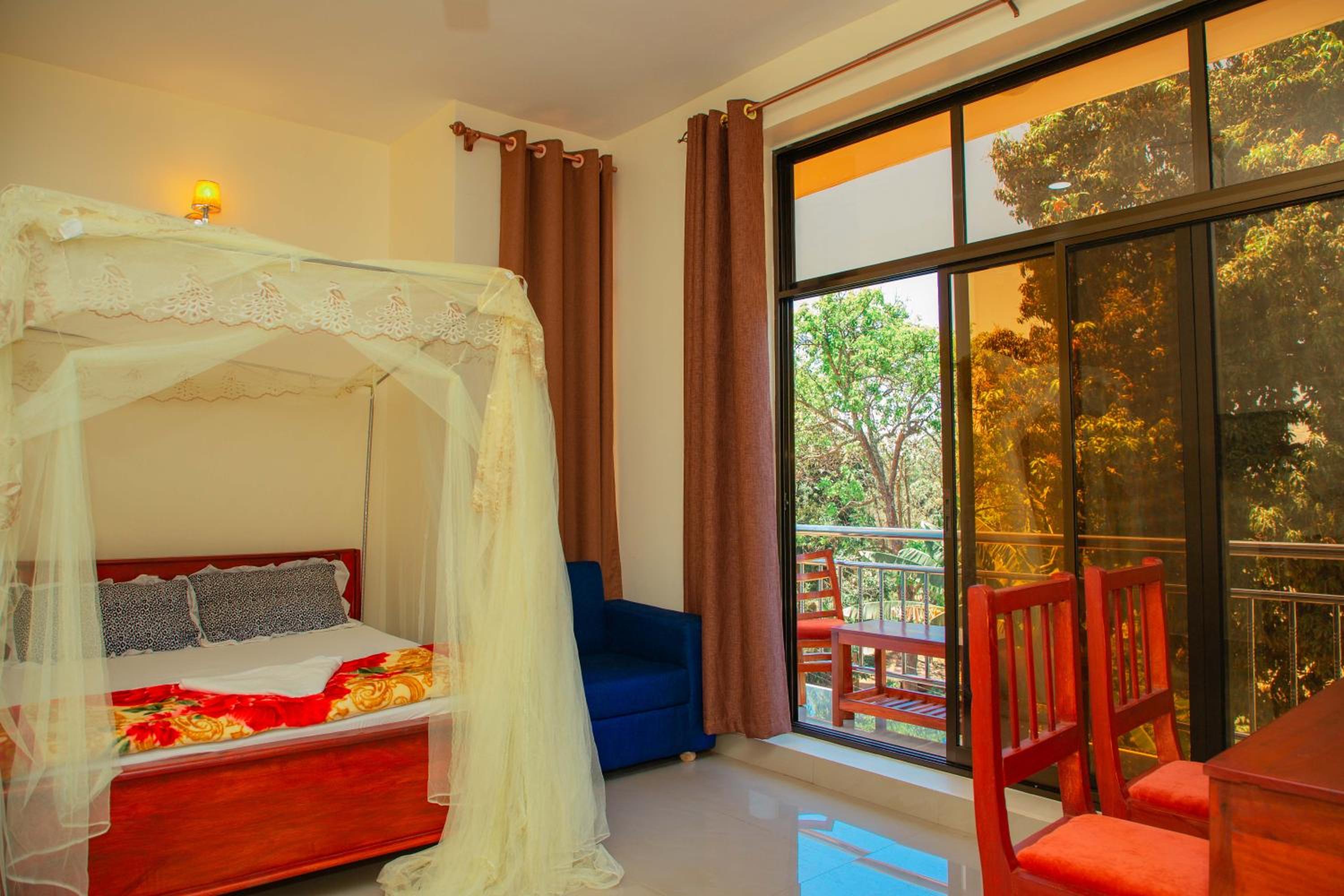 Budget Double Room - Photo 19
