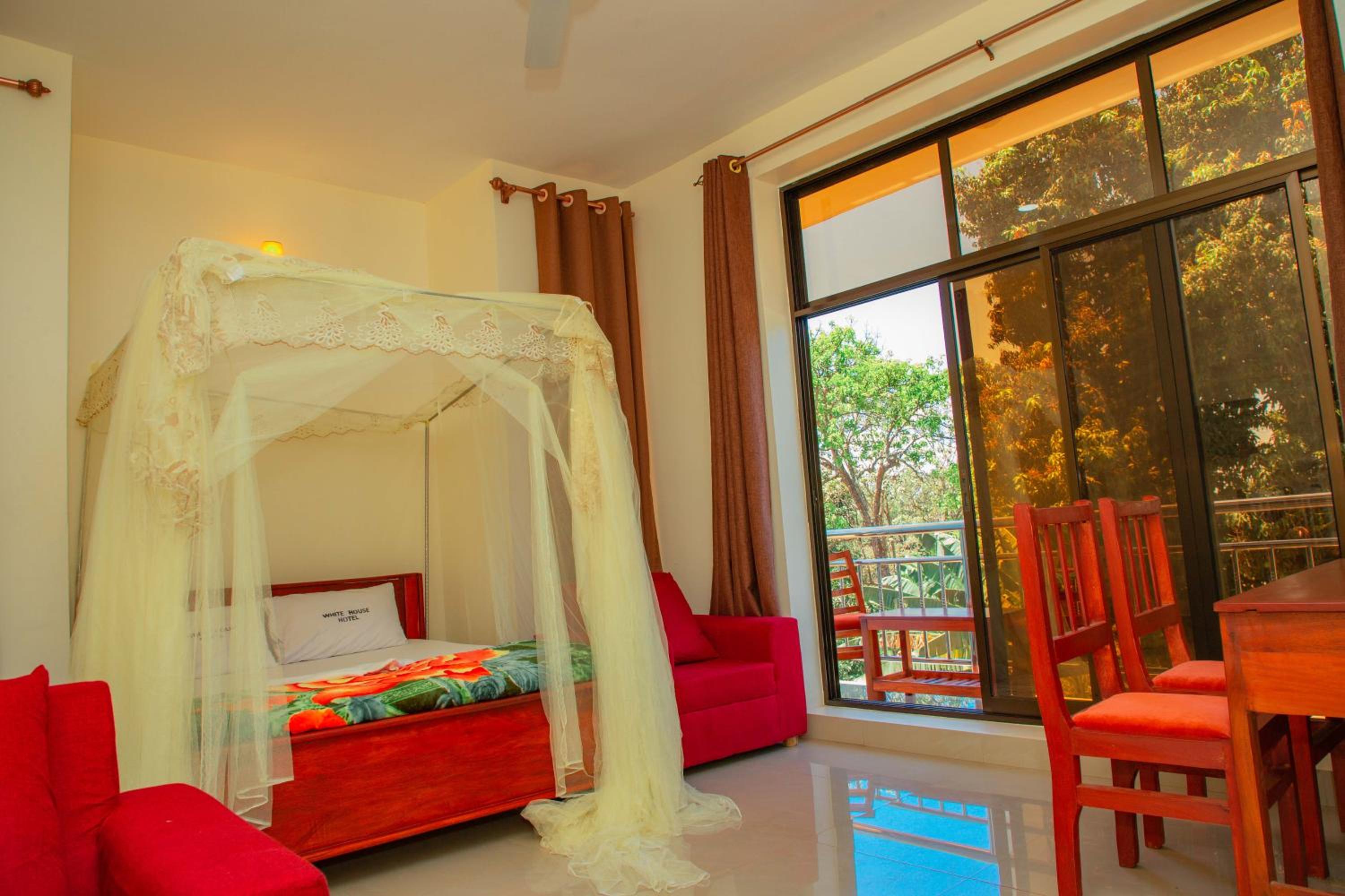 Budget Double Room - Photo 7