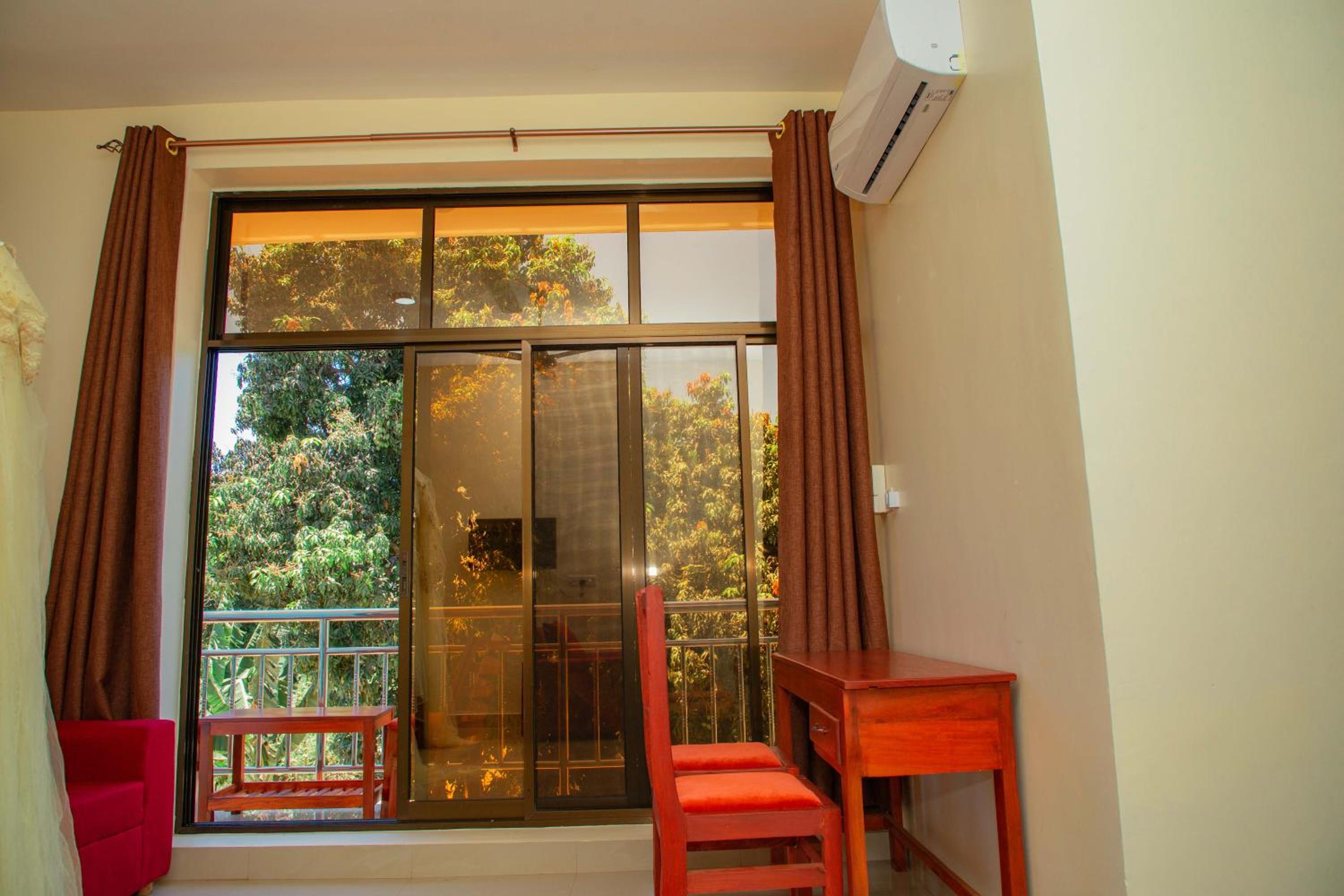 Triple Room - Photo 11