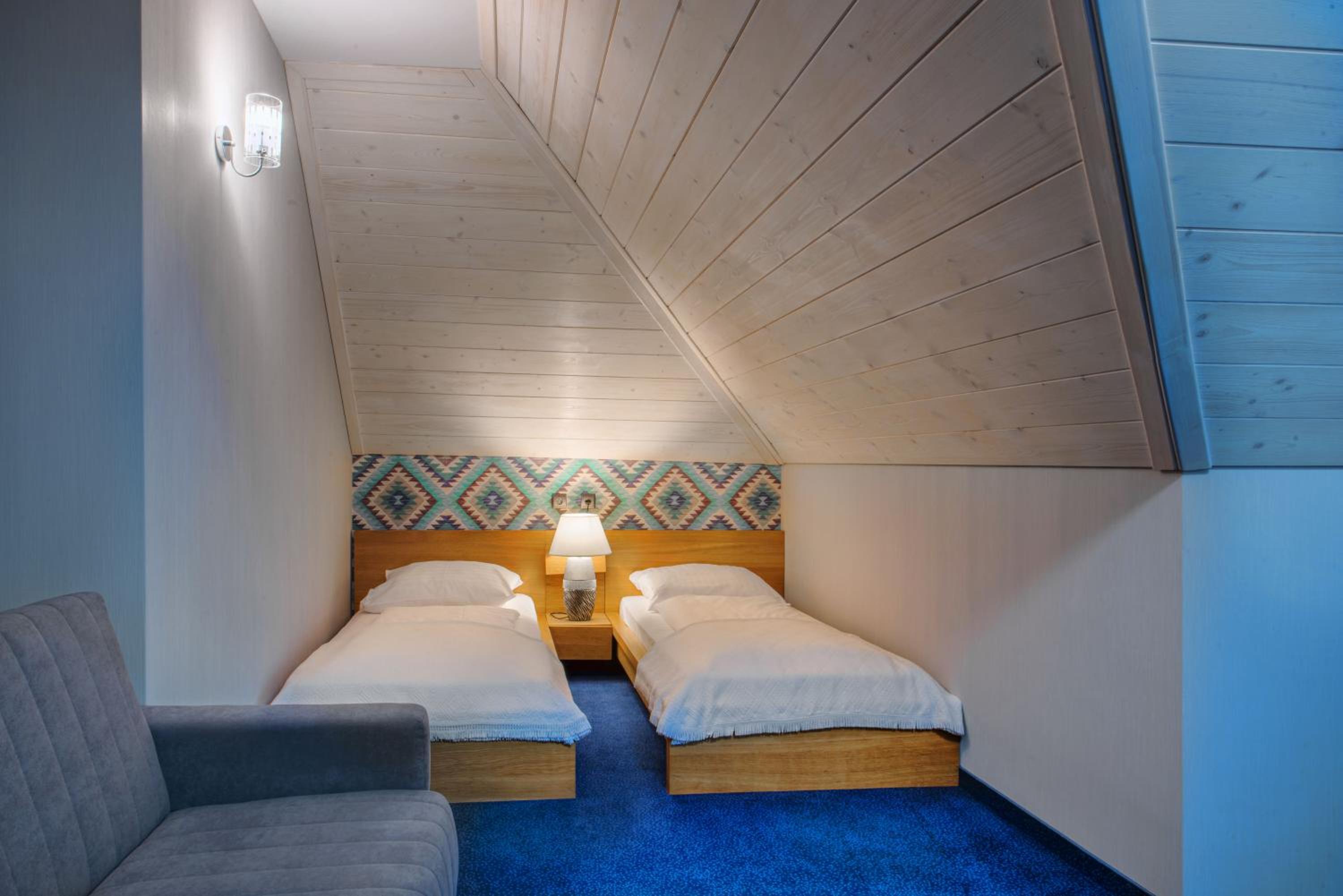 Twin Room - Photo 8