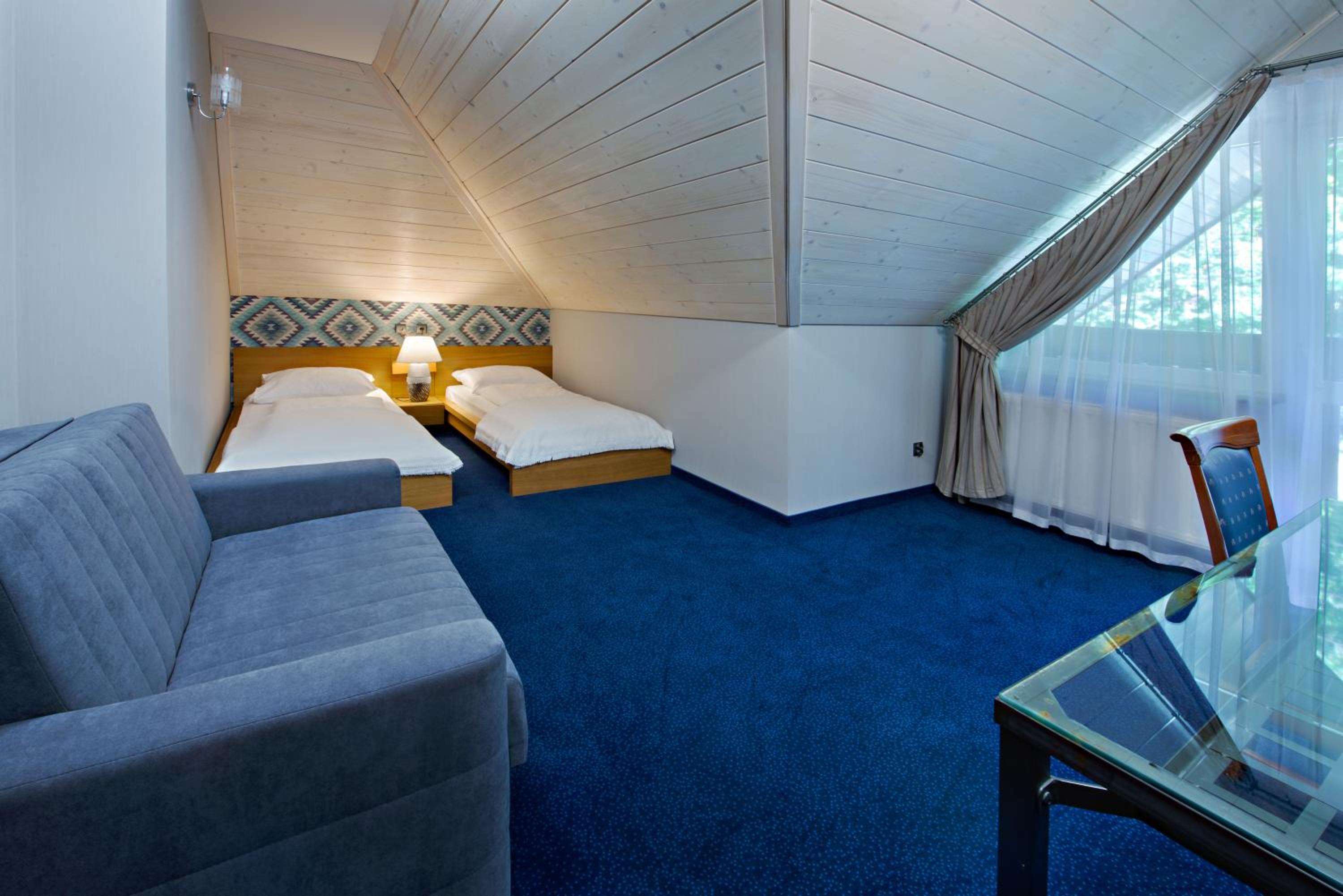 Twin Room - Photo 10