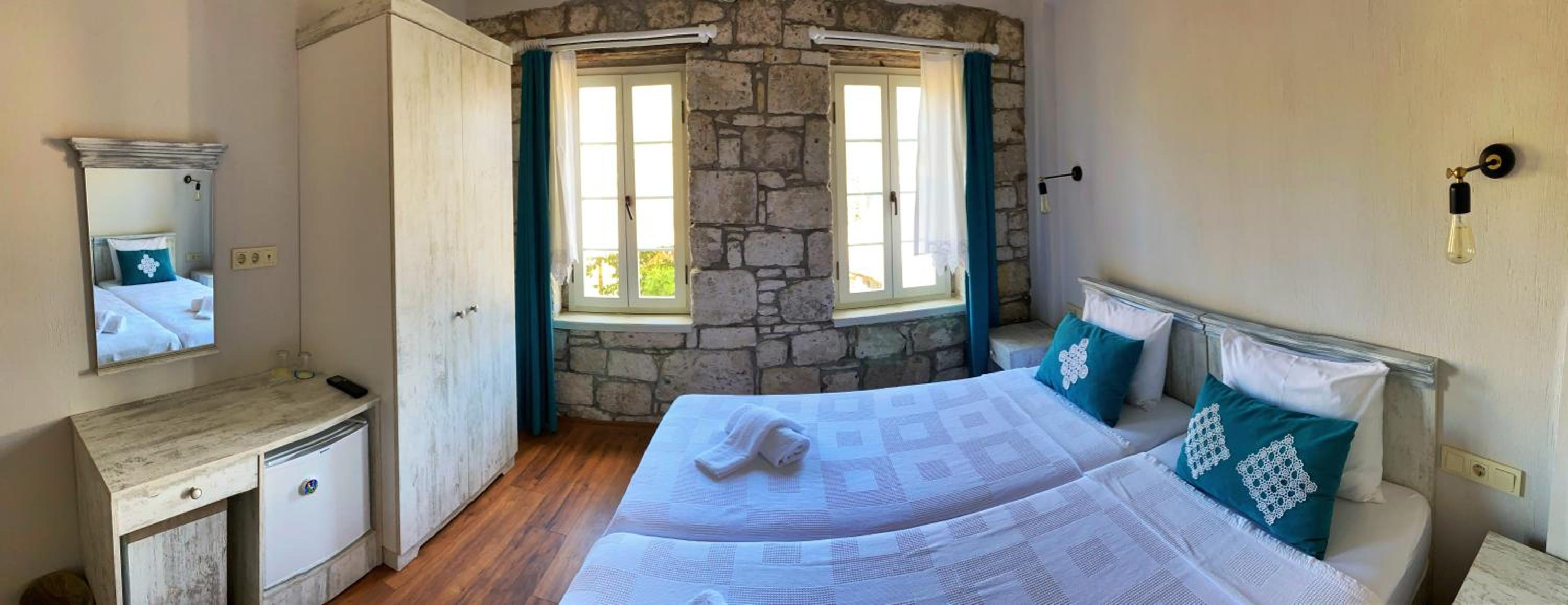 Deluxe Room - Photo 11