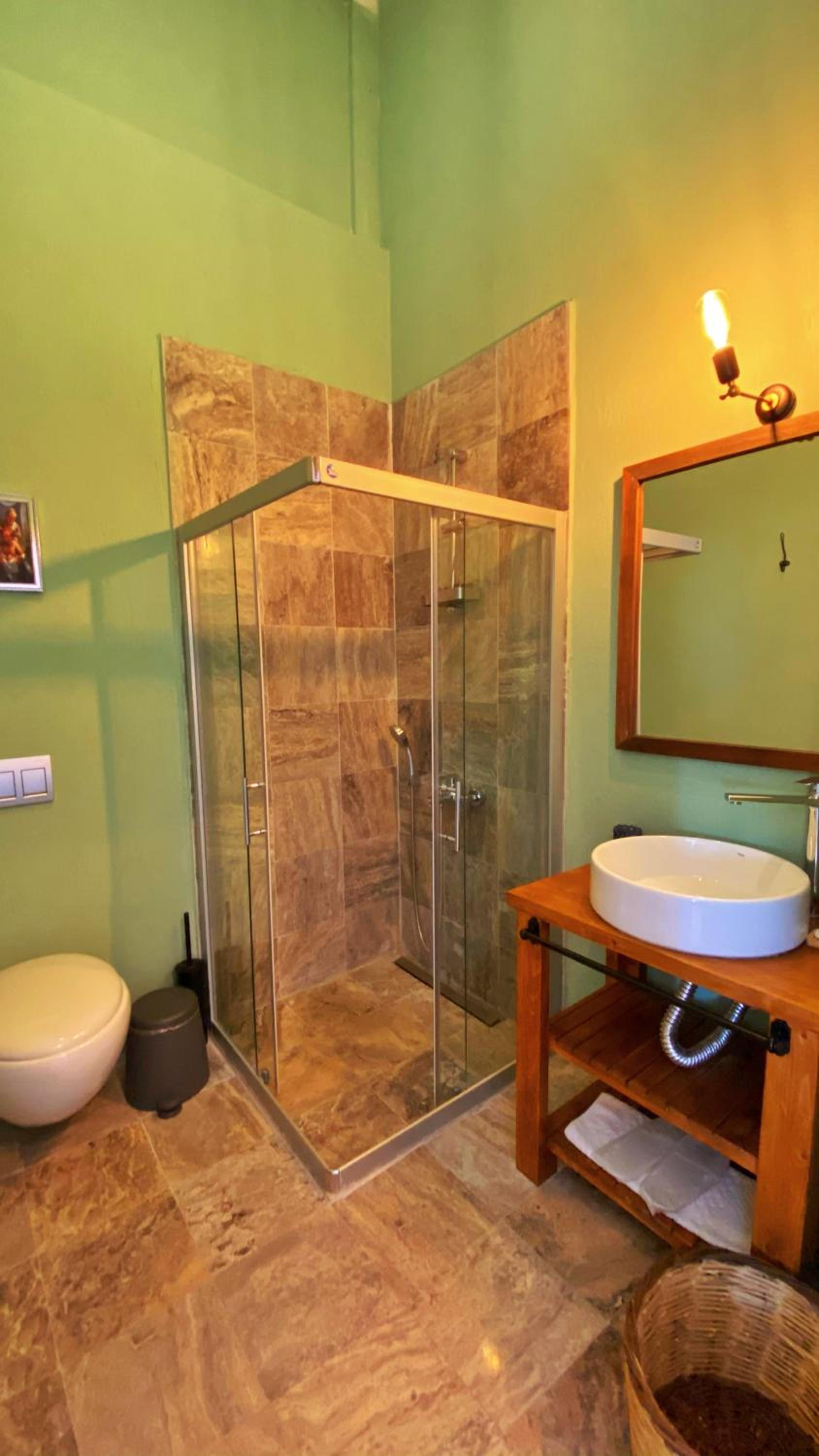 Deluxe Double Room with Balcony - Photo 10