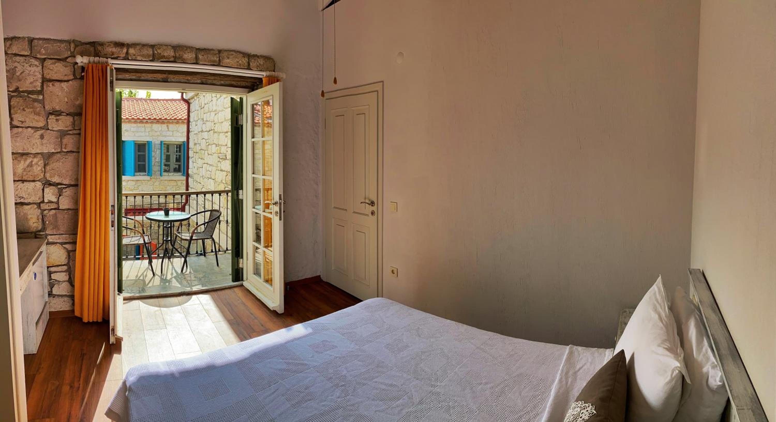 Deluxe Double Room with Balcony - Photo 2