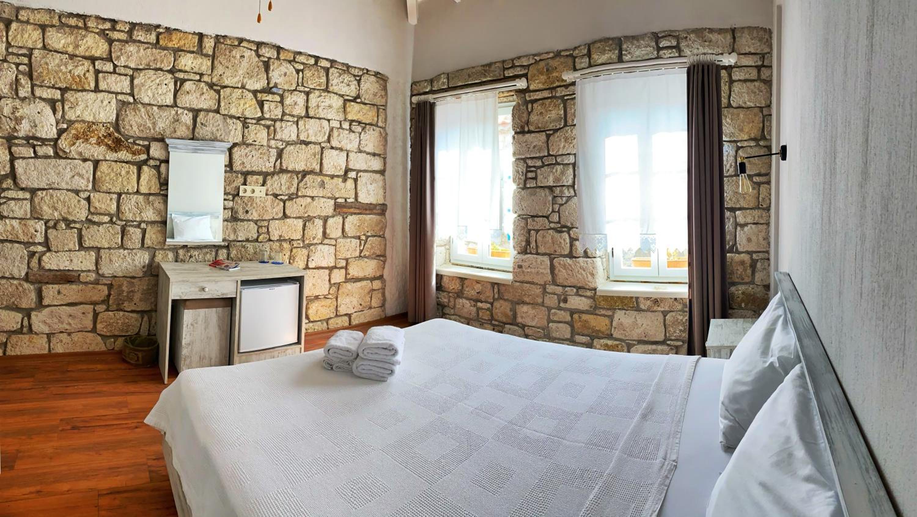 Deluxe Room - Photo 4