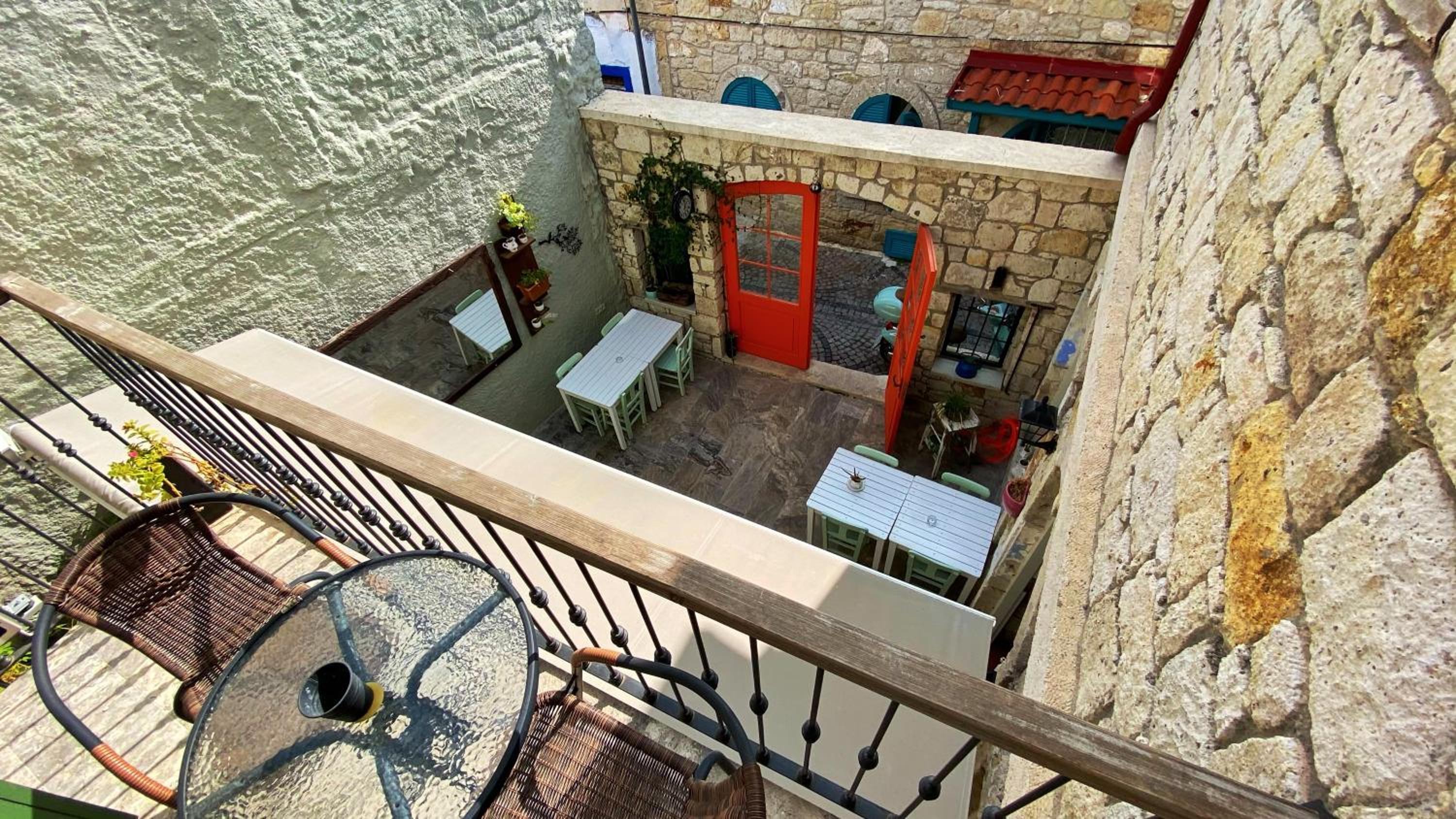 Deluxe Double Room with Balcony - Photo 7