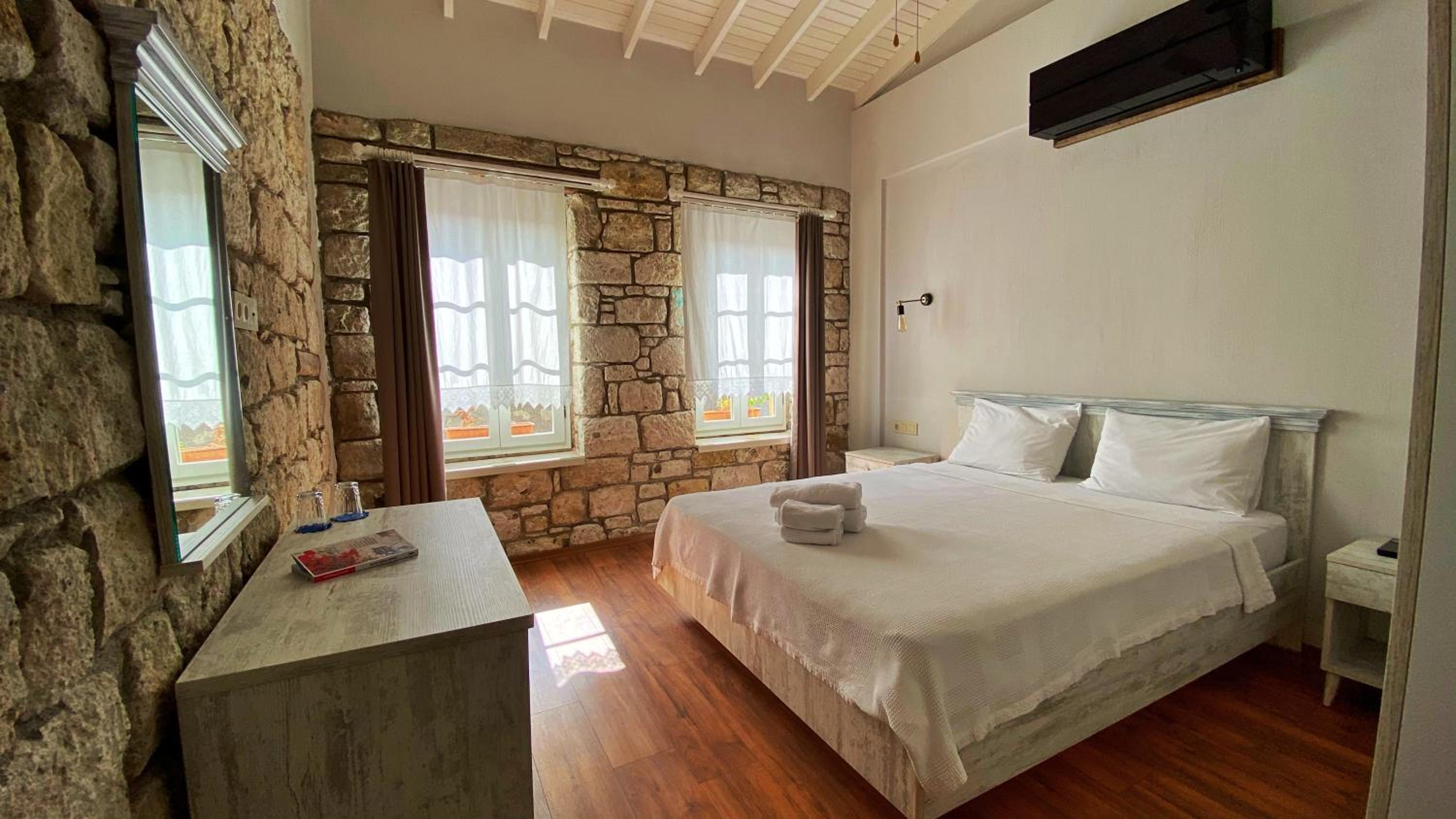 Deluxe Triple Room - Photo 9