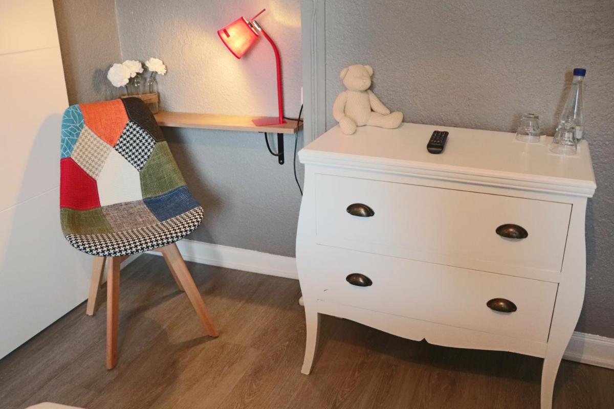 Family Room - Photo 2