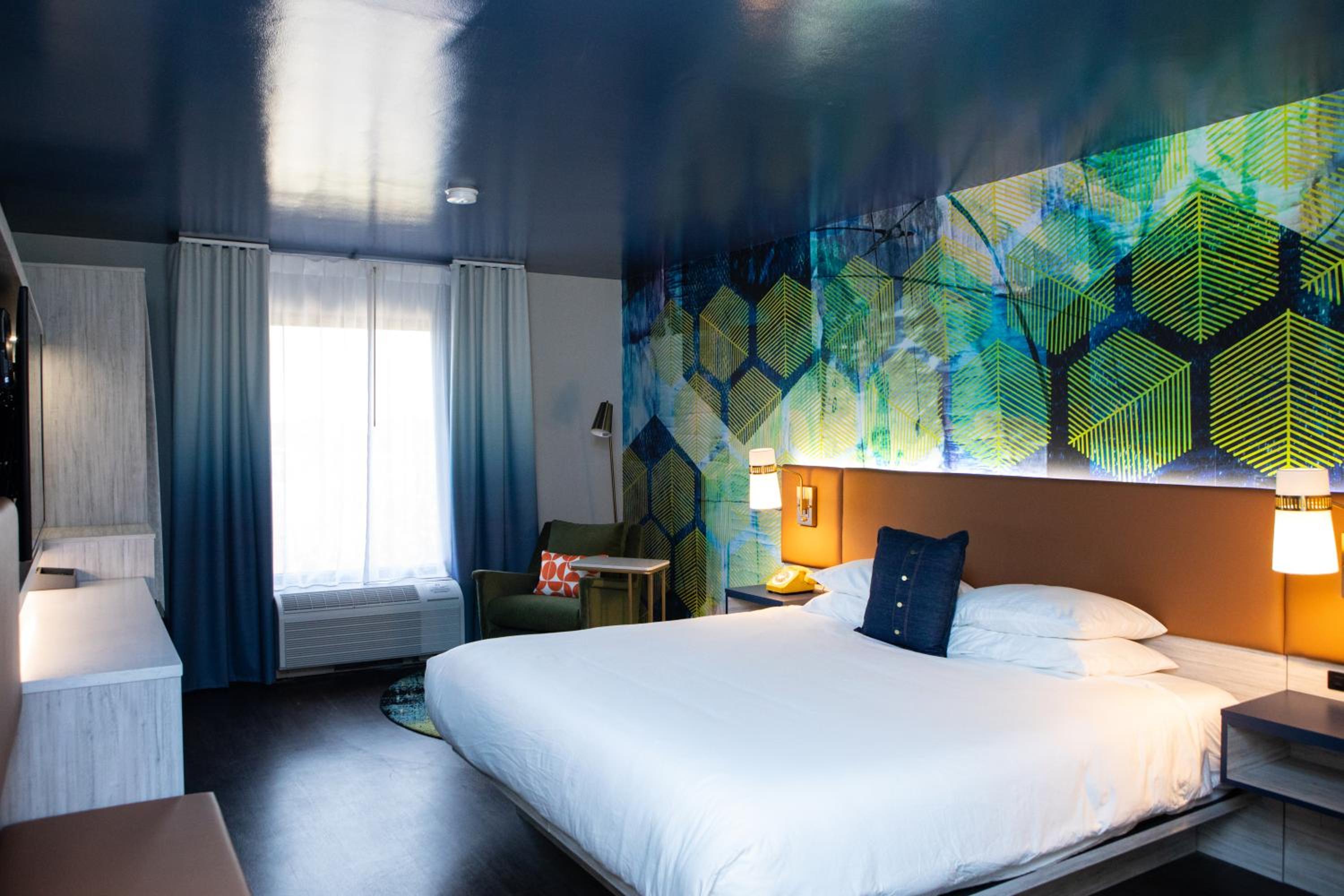Deluxe King Room photo 2