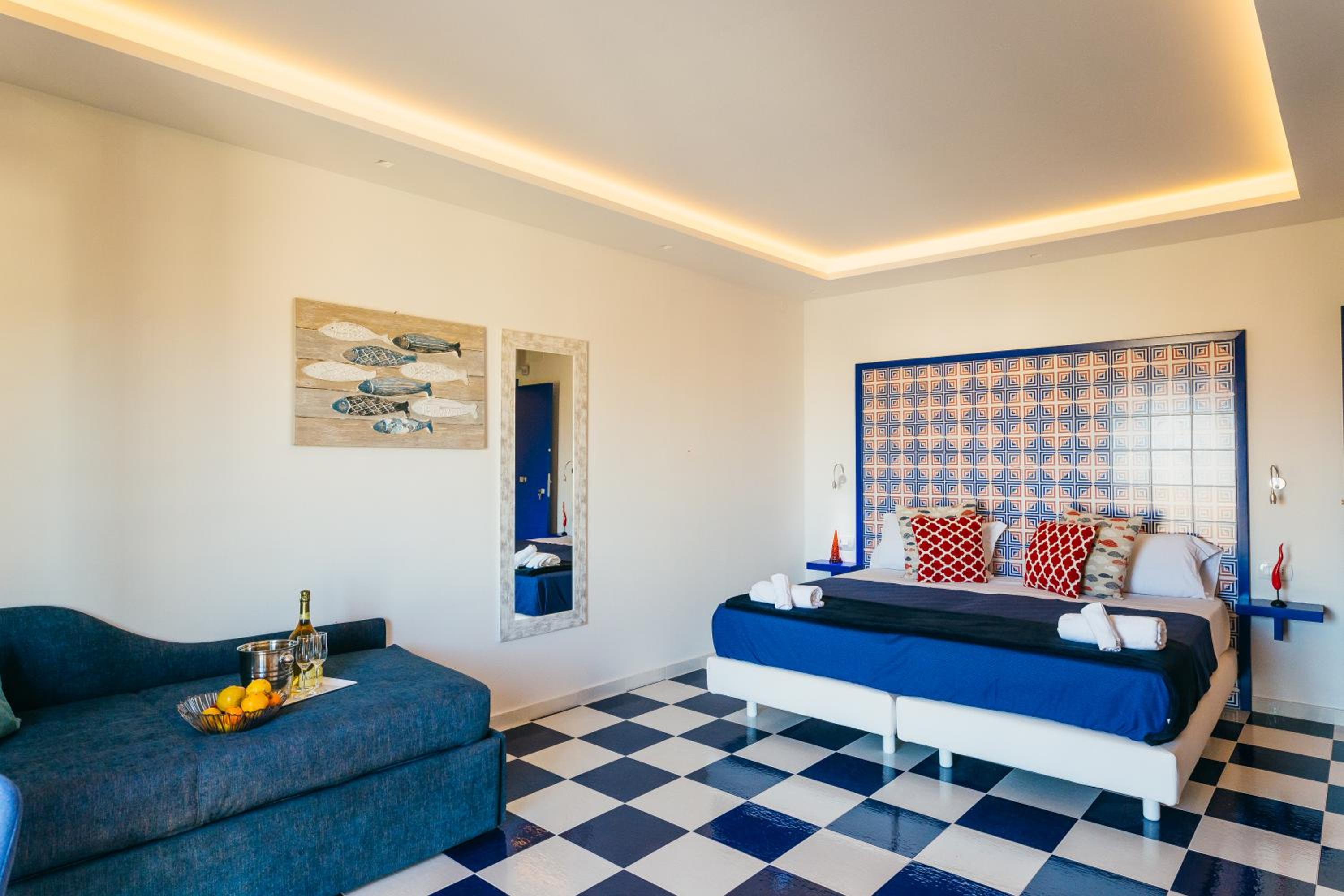 Deluxe Family Room - Photo 15