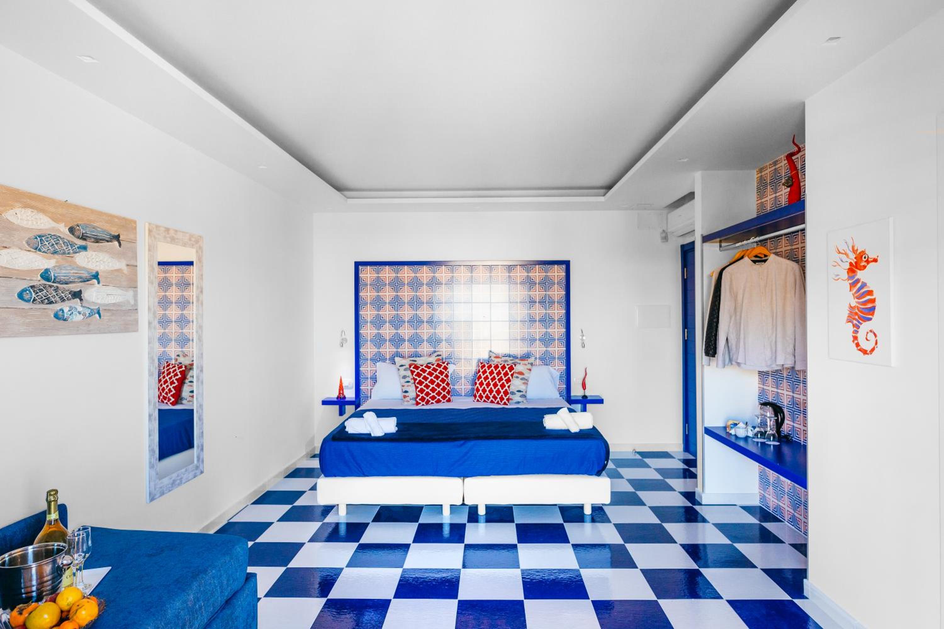 Deluxe Family Room - Photo 11