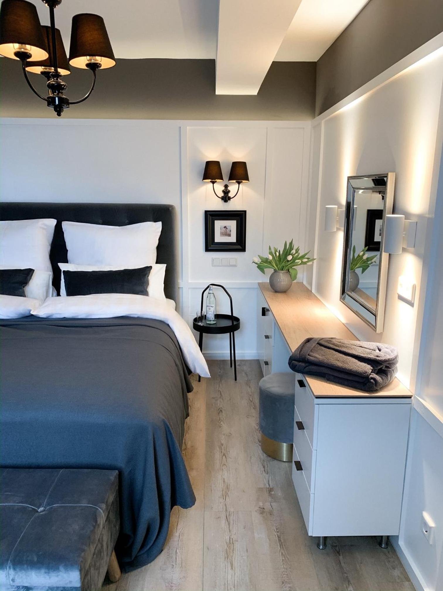 One-Bedroom Apartment - Photo 3