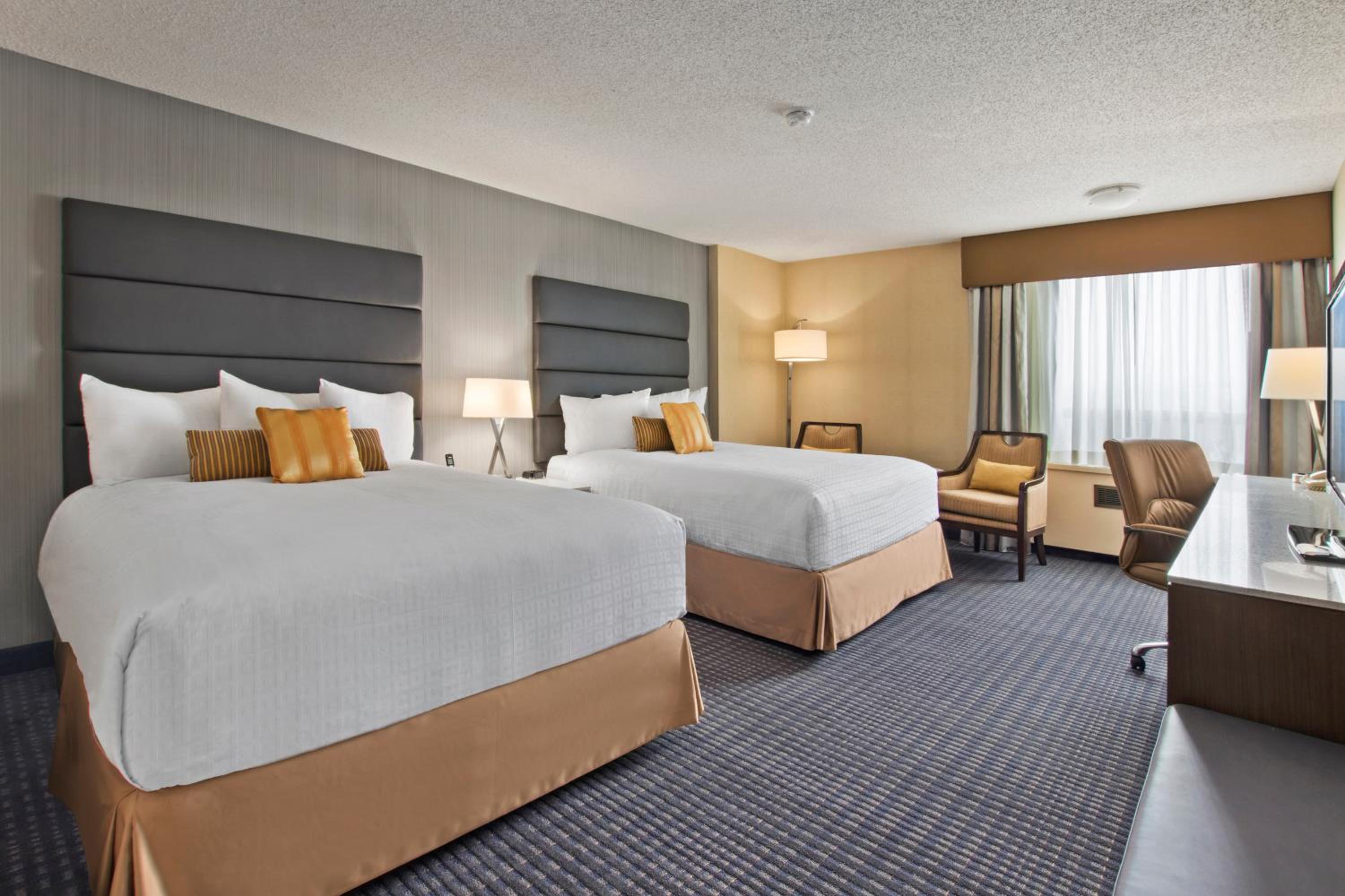 Queen Room with Two Queen Beds - Photo 9