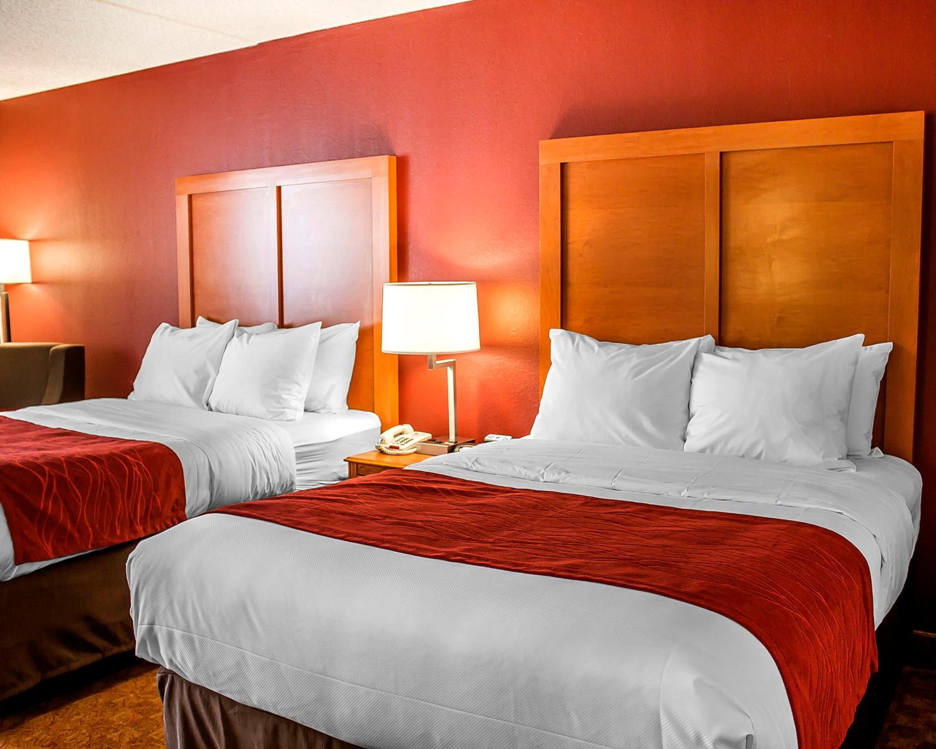 Double Room with Two Double Beds - Accessible/Non-Smoking photo 3