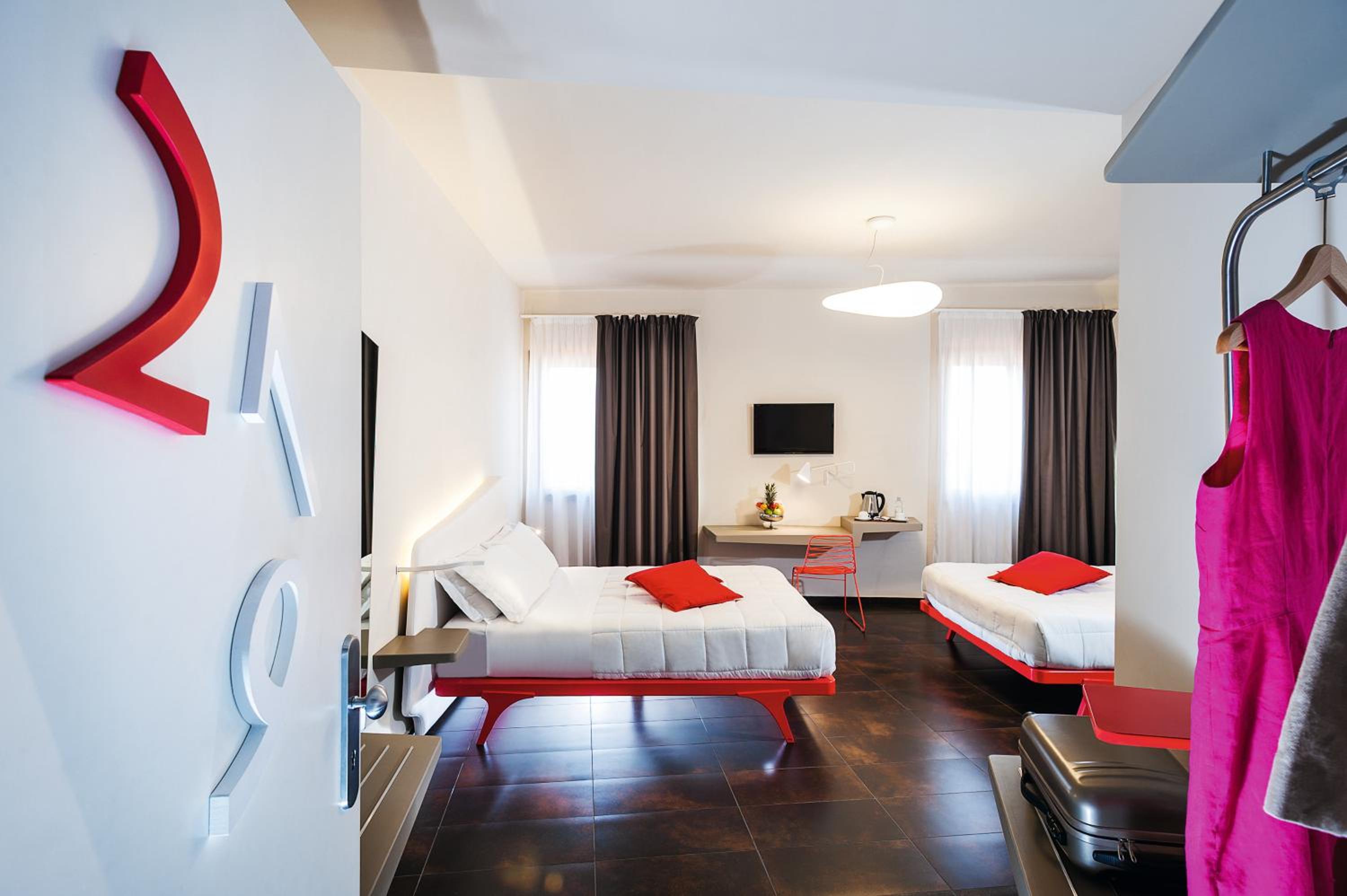 Superior Room with 1 Double Bed - Photo 11