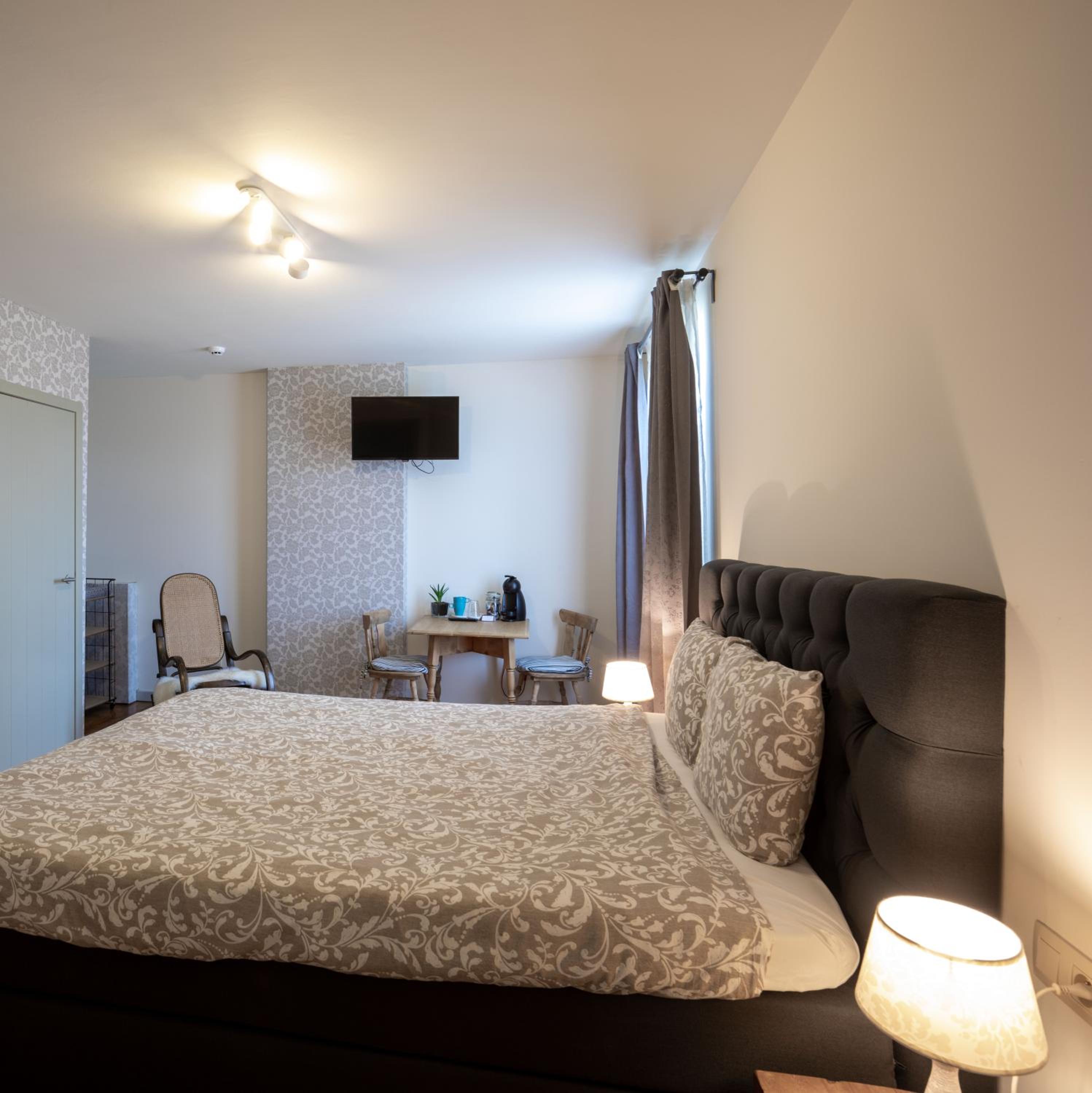 Double Room with Private Bathroom photo 1