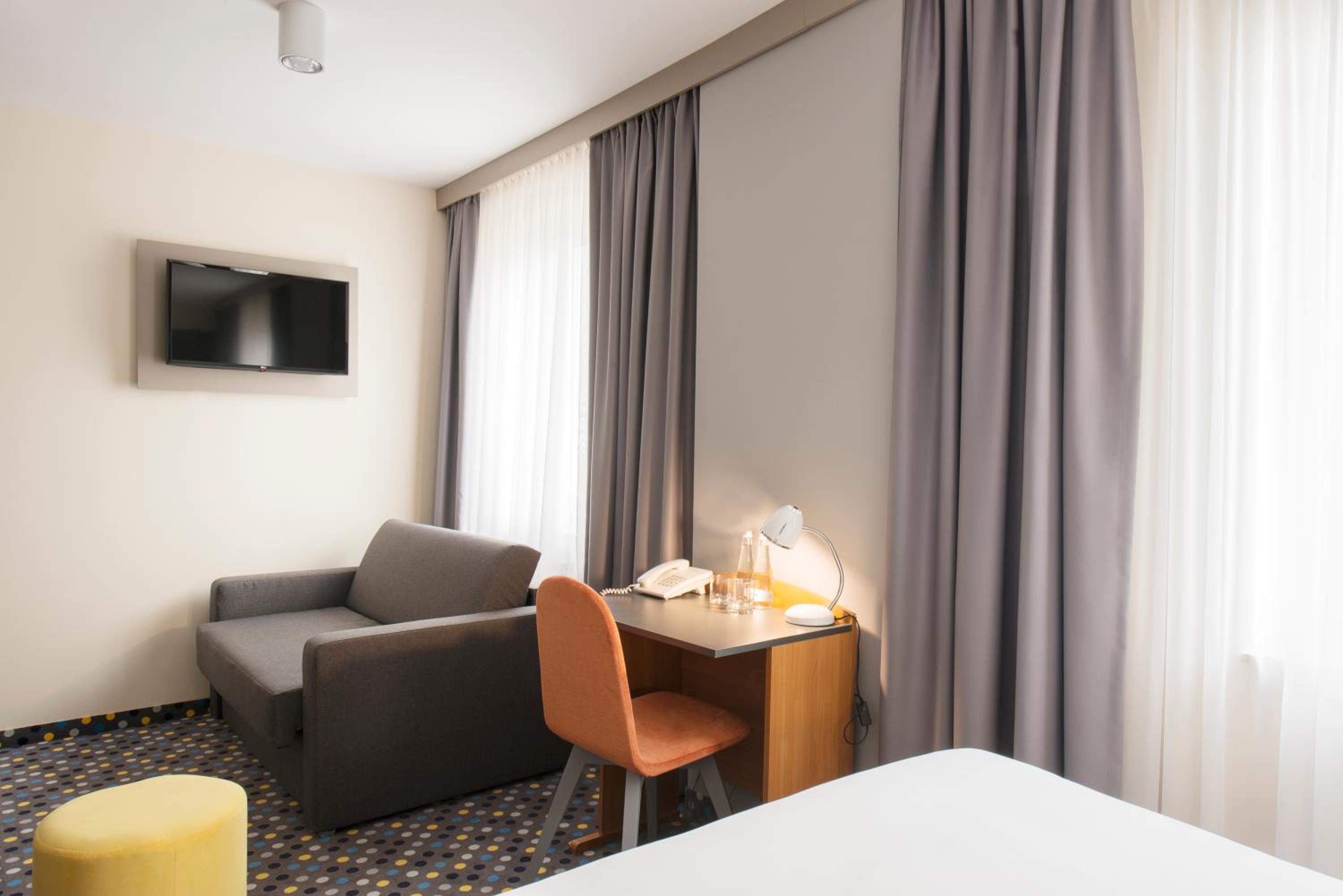 Standard Double Room with Sofa Bed - Photo 2