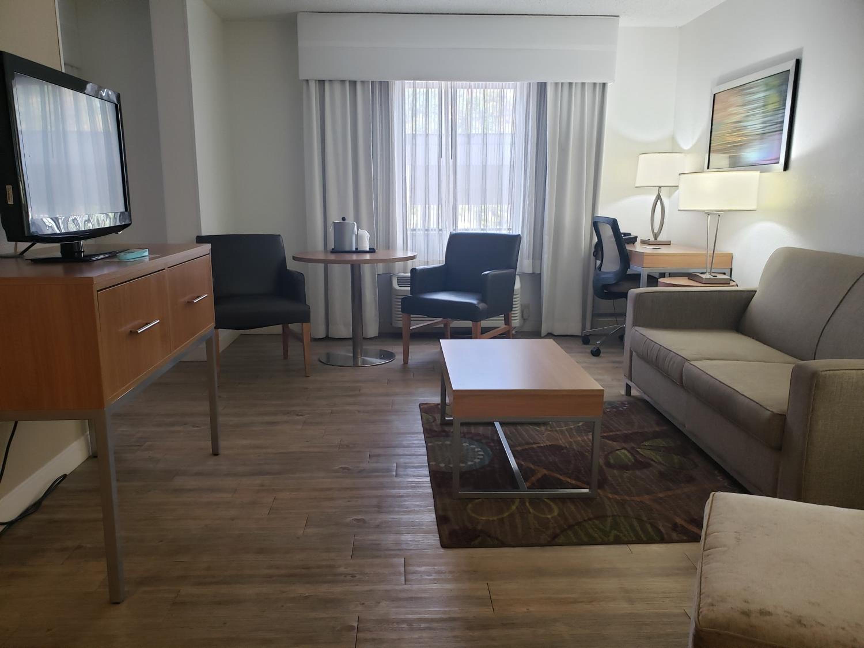 Queen Suite - Photo 2