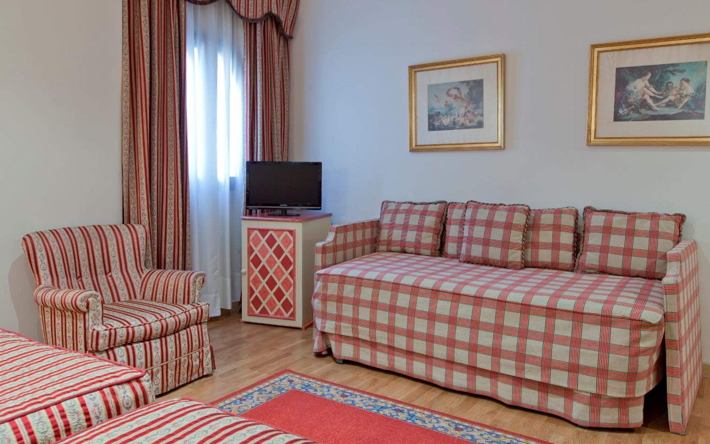 Double or Twin Room with Extra Bed photo 3