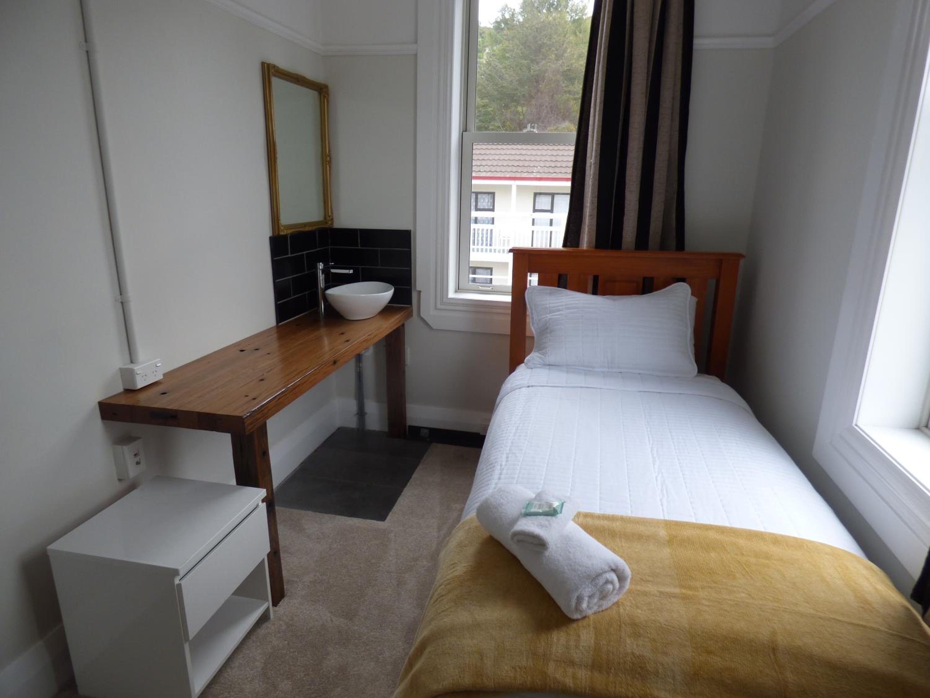 Single Room with Shared Shower and Toilet photo 2
