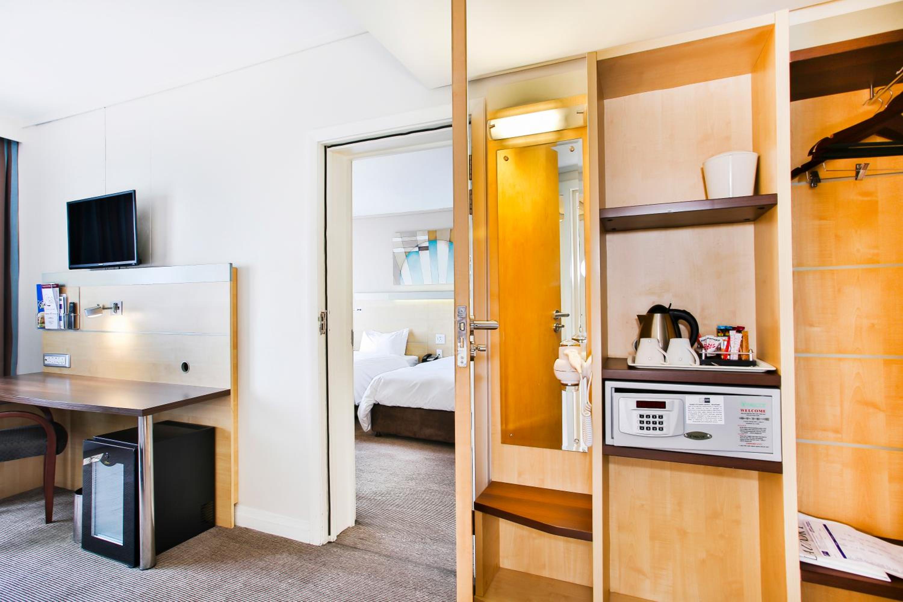 Standard Room with Two Single Beds - Photo 2