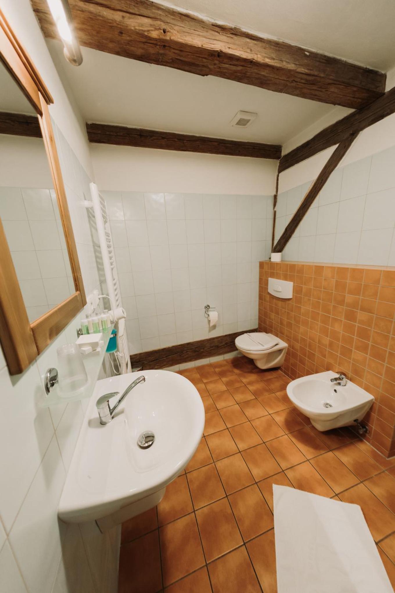 Double Room - Photo 12