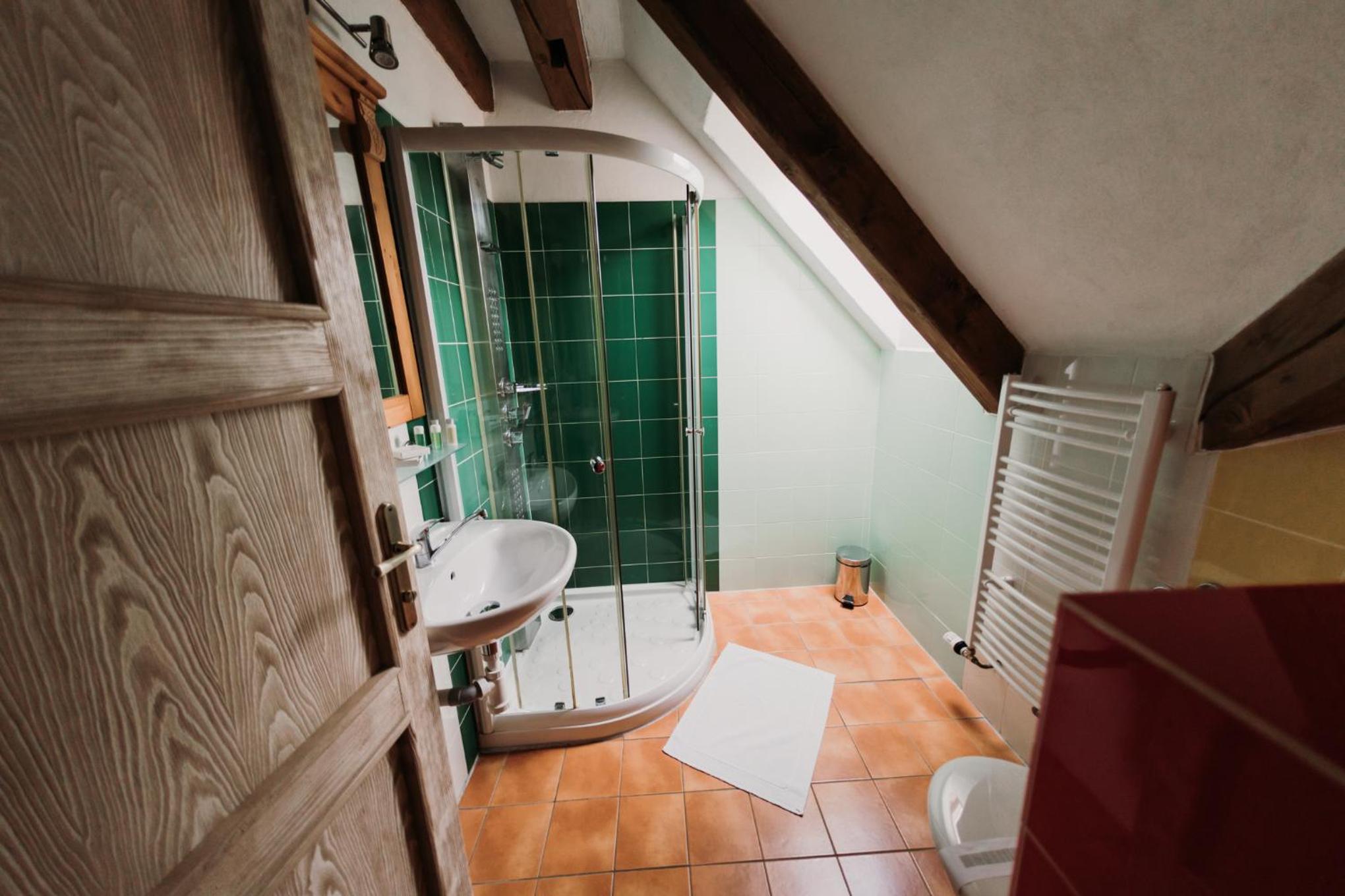 Double Room - Photo 6