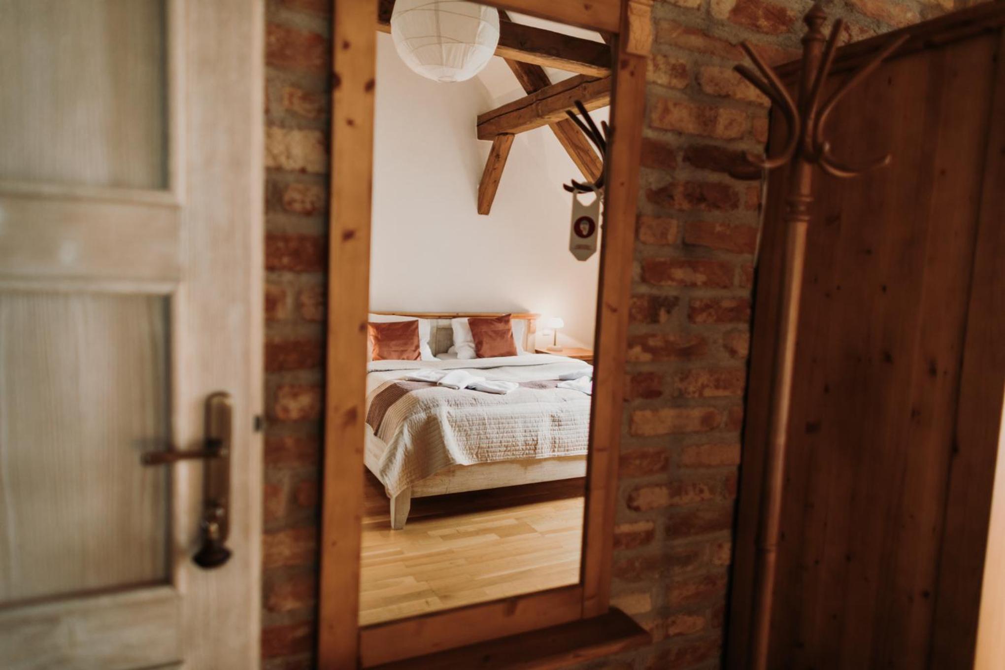 Double Room - Photo 7