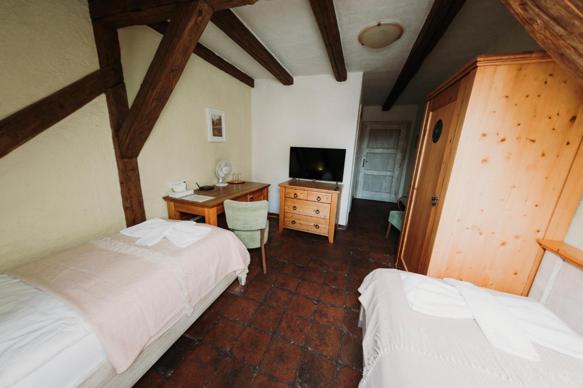 Twin Room - Photo 10