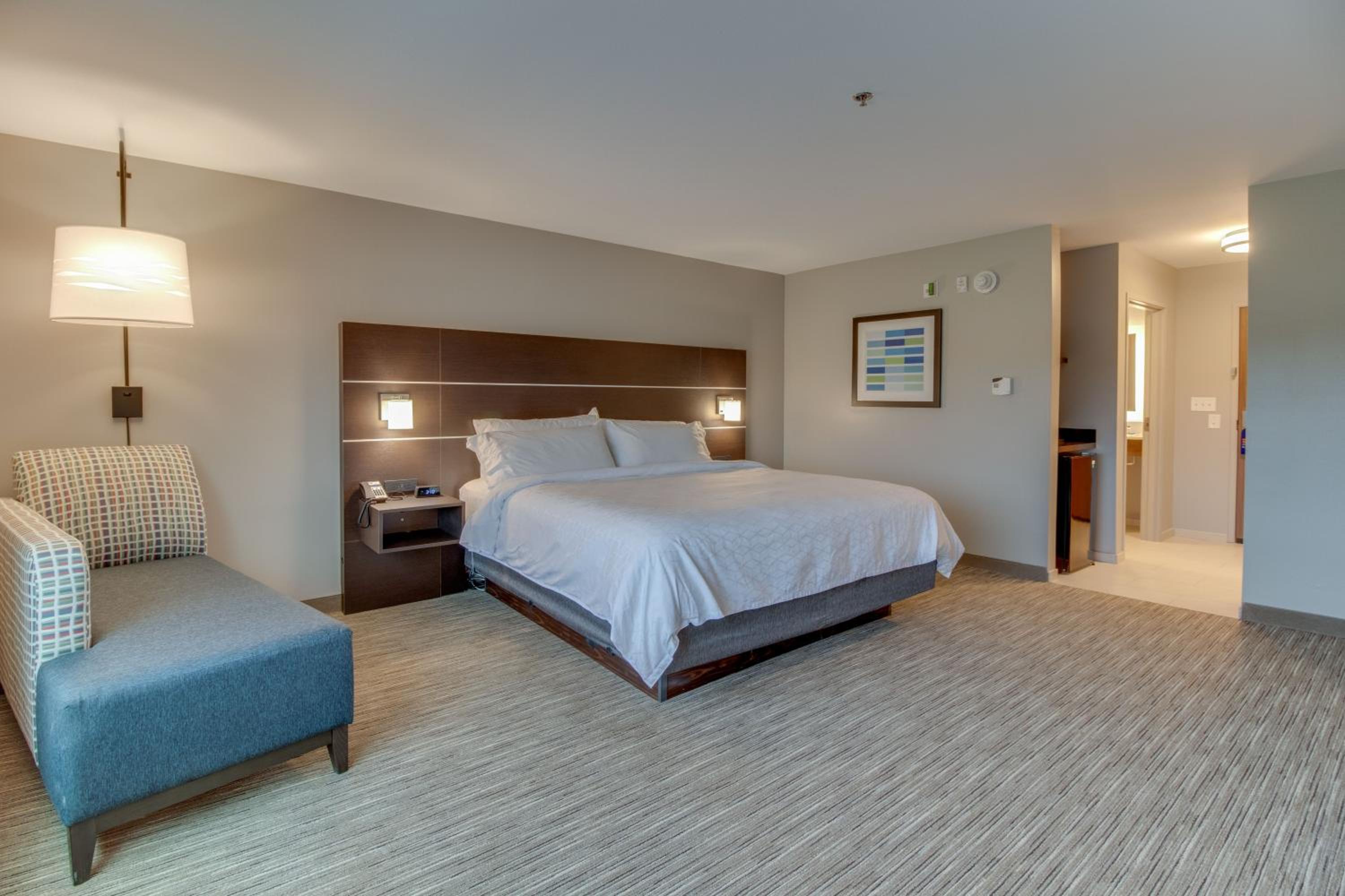 King Room - Hearing Accessible/Non-Smoking  - Photo 5