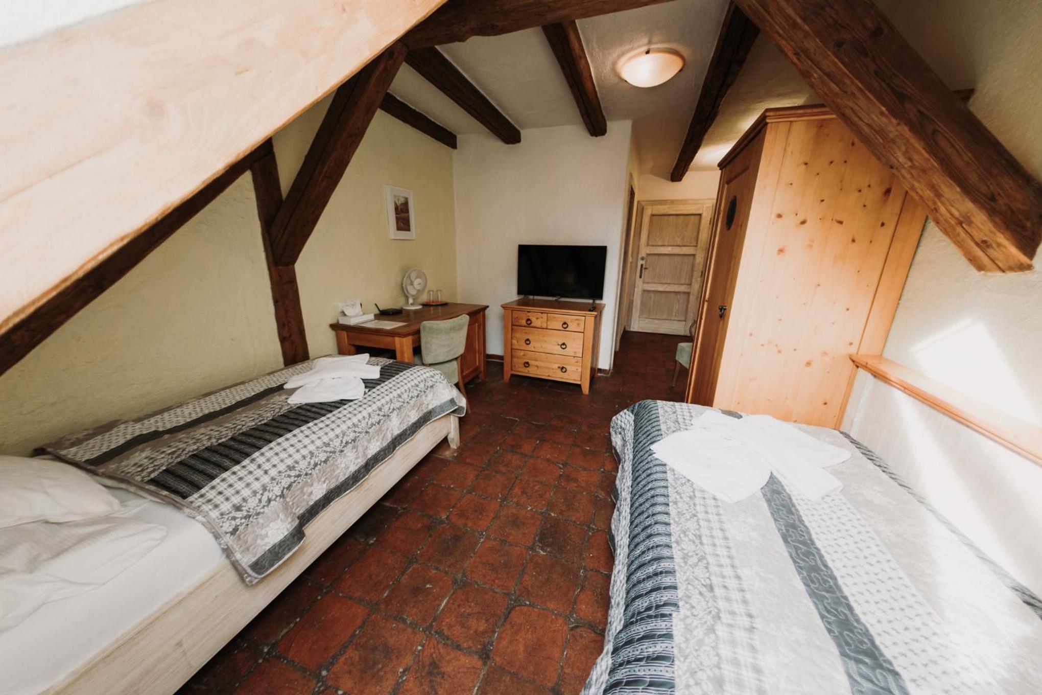 Twin Room - Photo 9