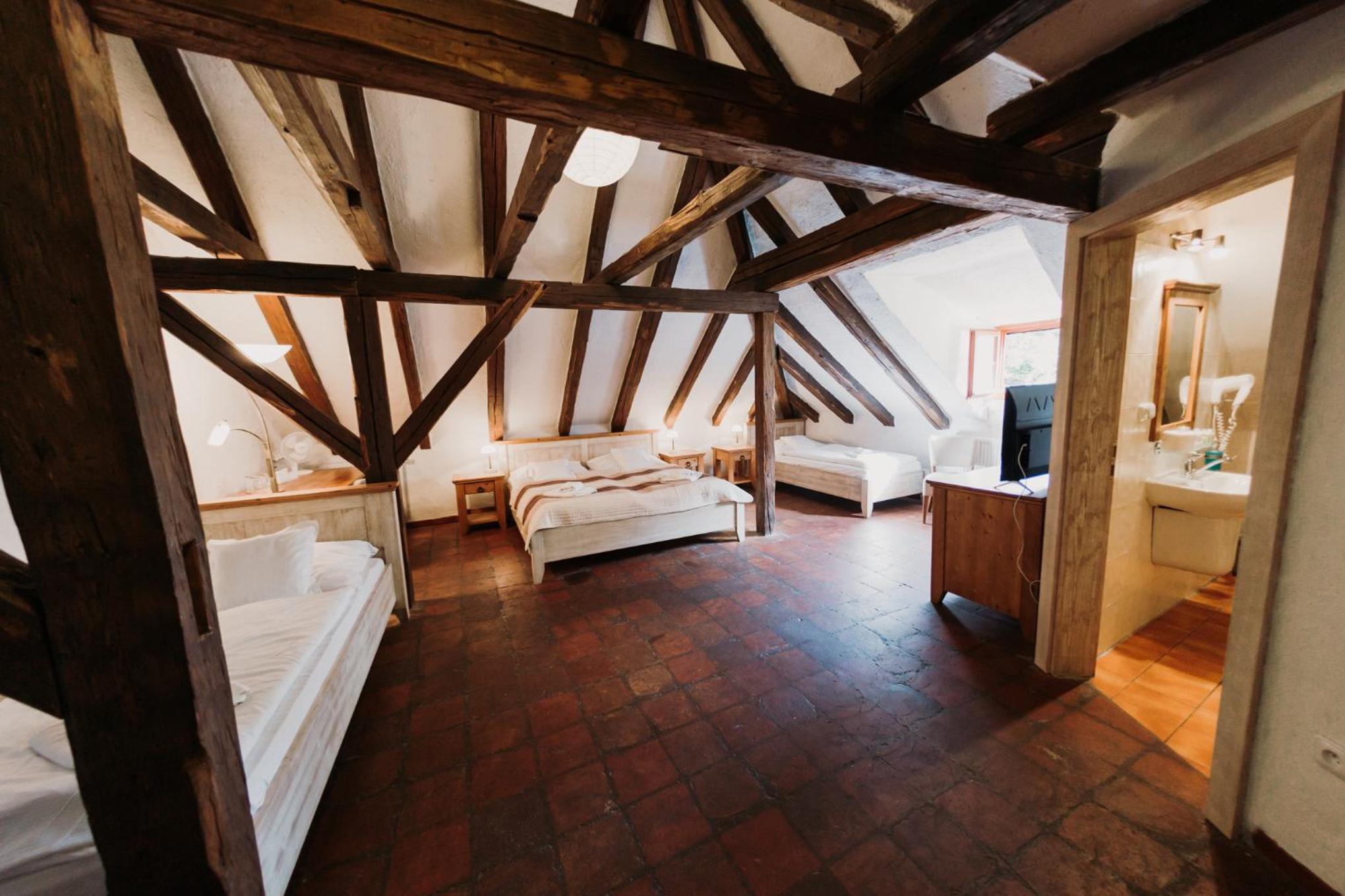 Quadruple Room - Photo 3