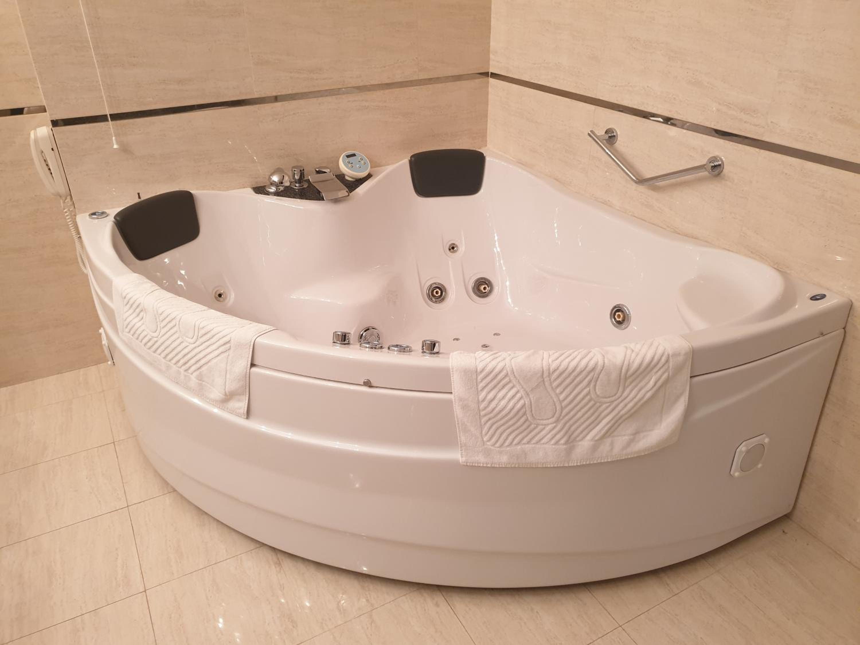Two-Bedroom Apartment with Spa Bath - Photo 4