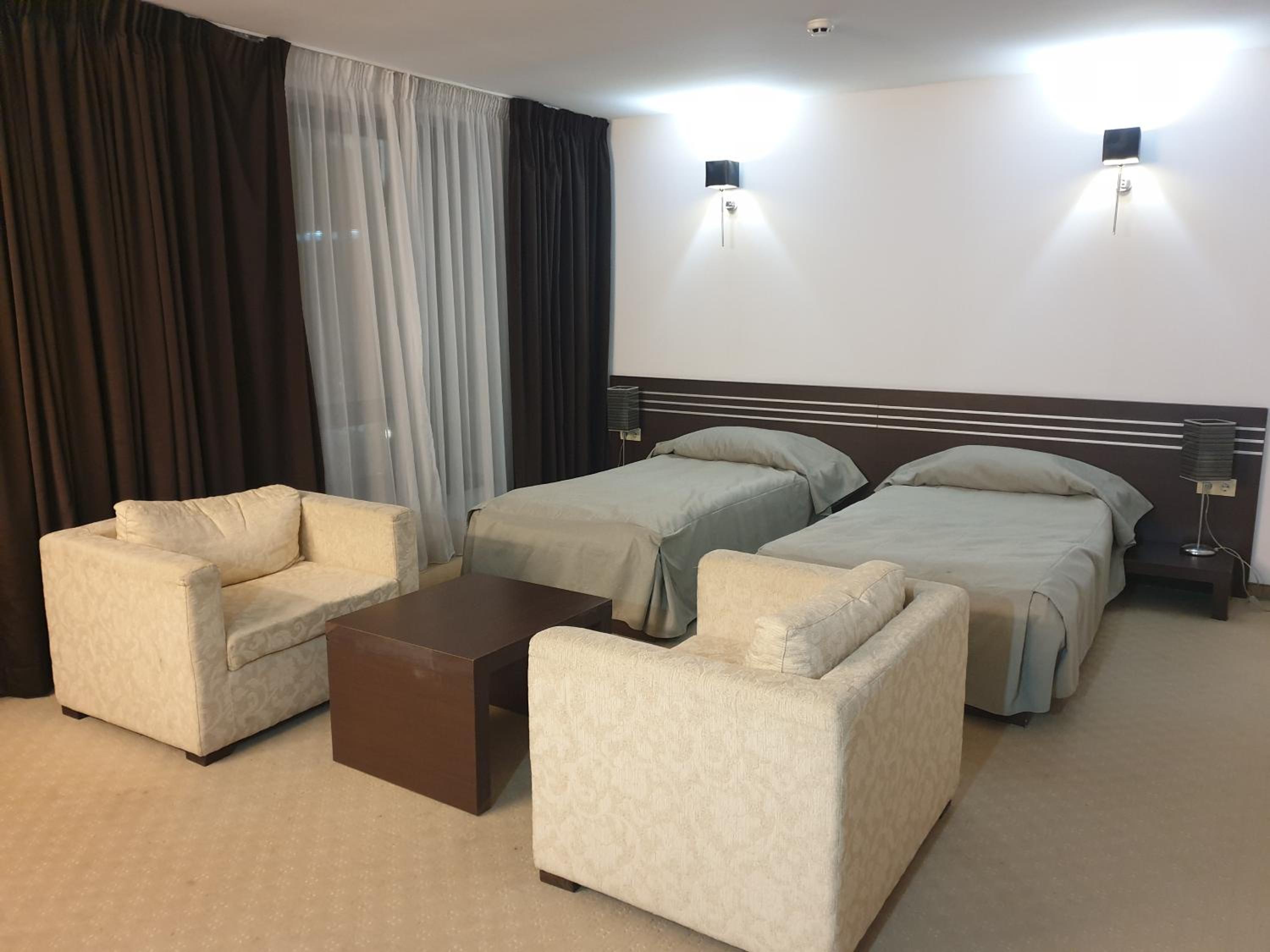 Double or Twin Room - Photo 4
