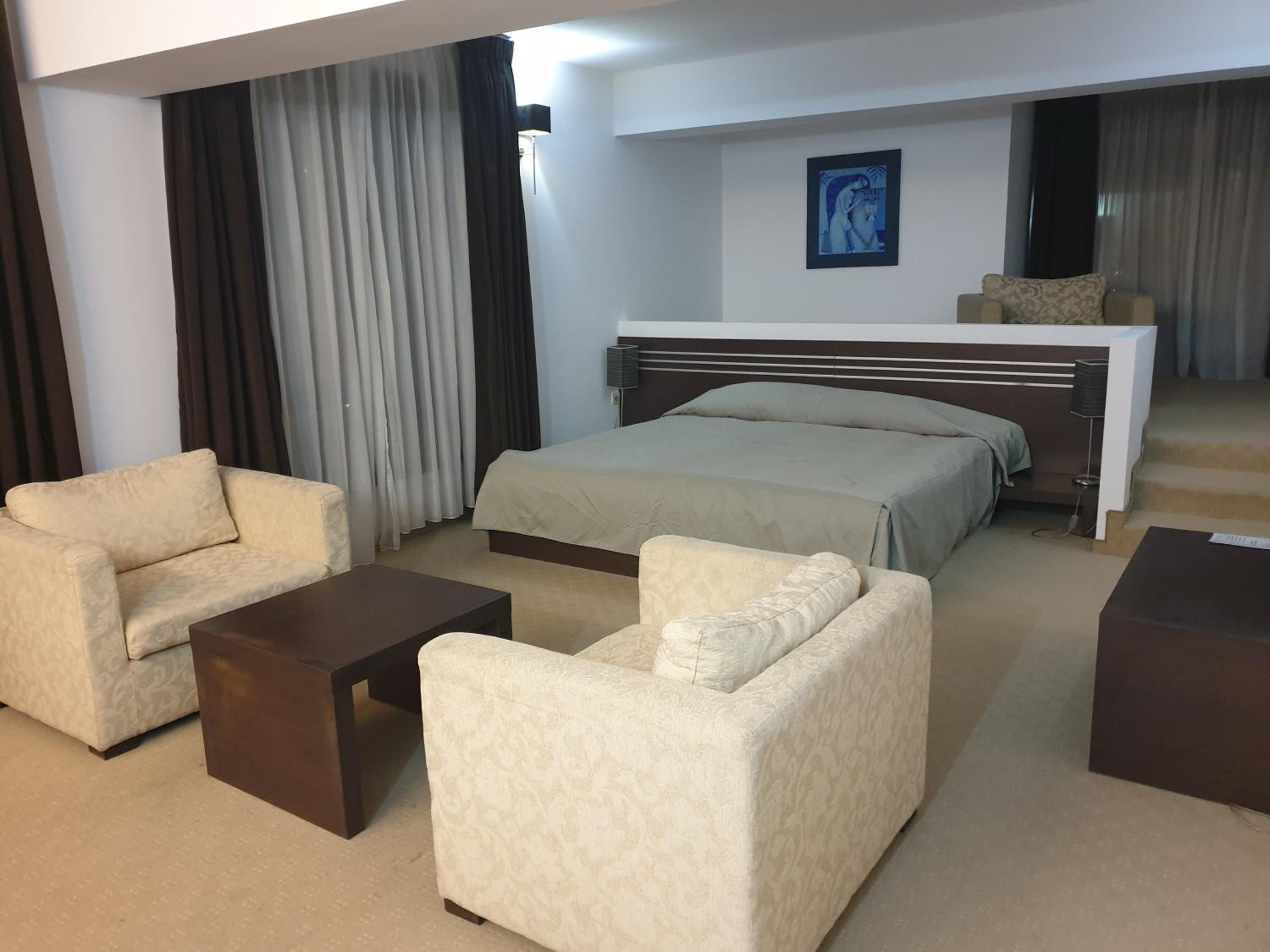 Double or Twin Room - Photo 6
