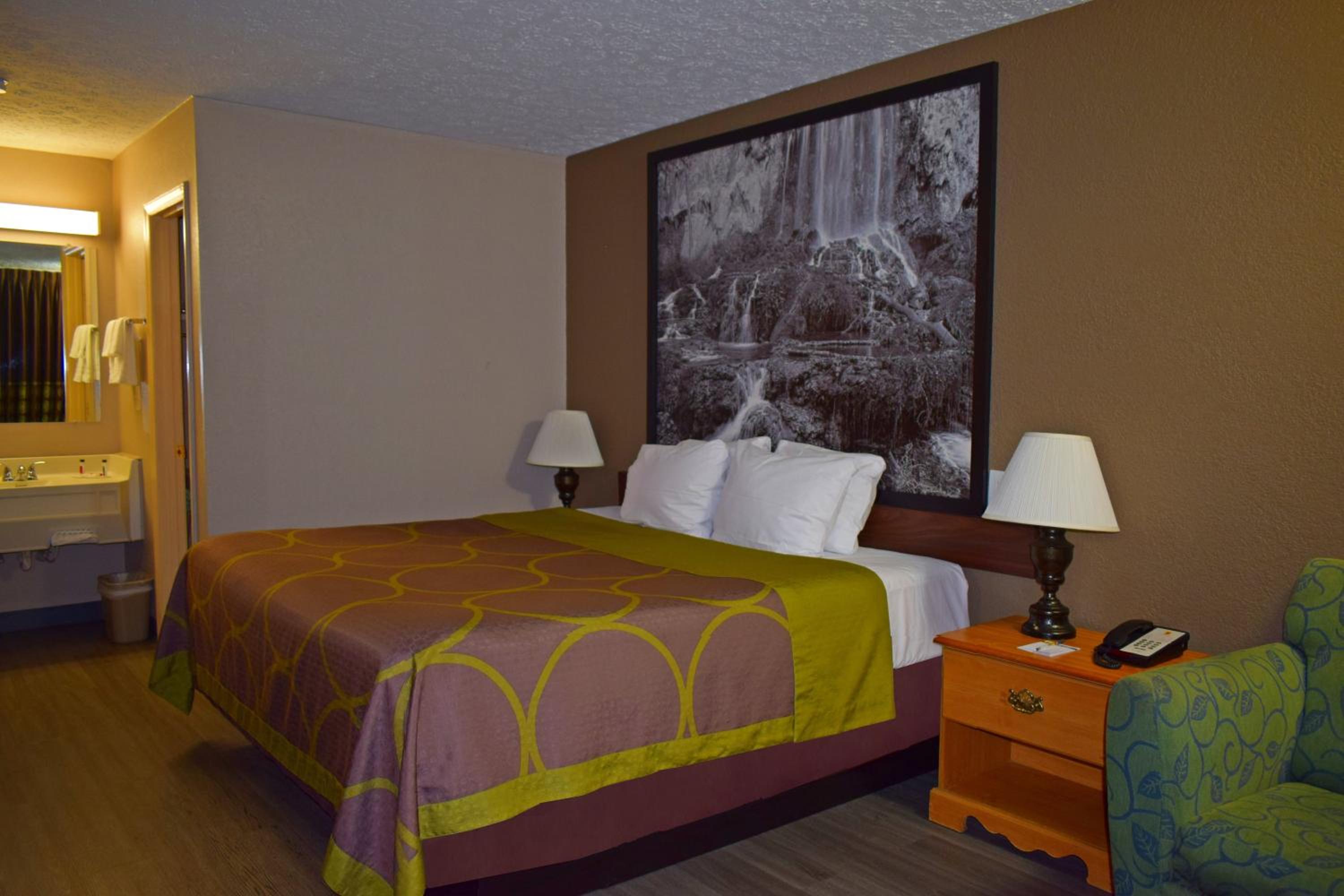King Room - Non-Smoking - Photo 1