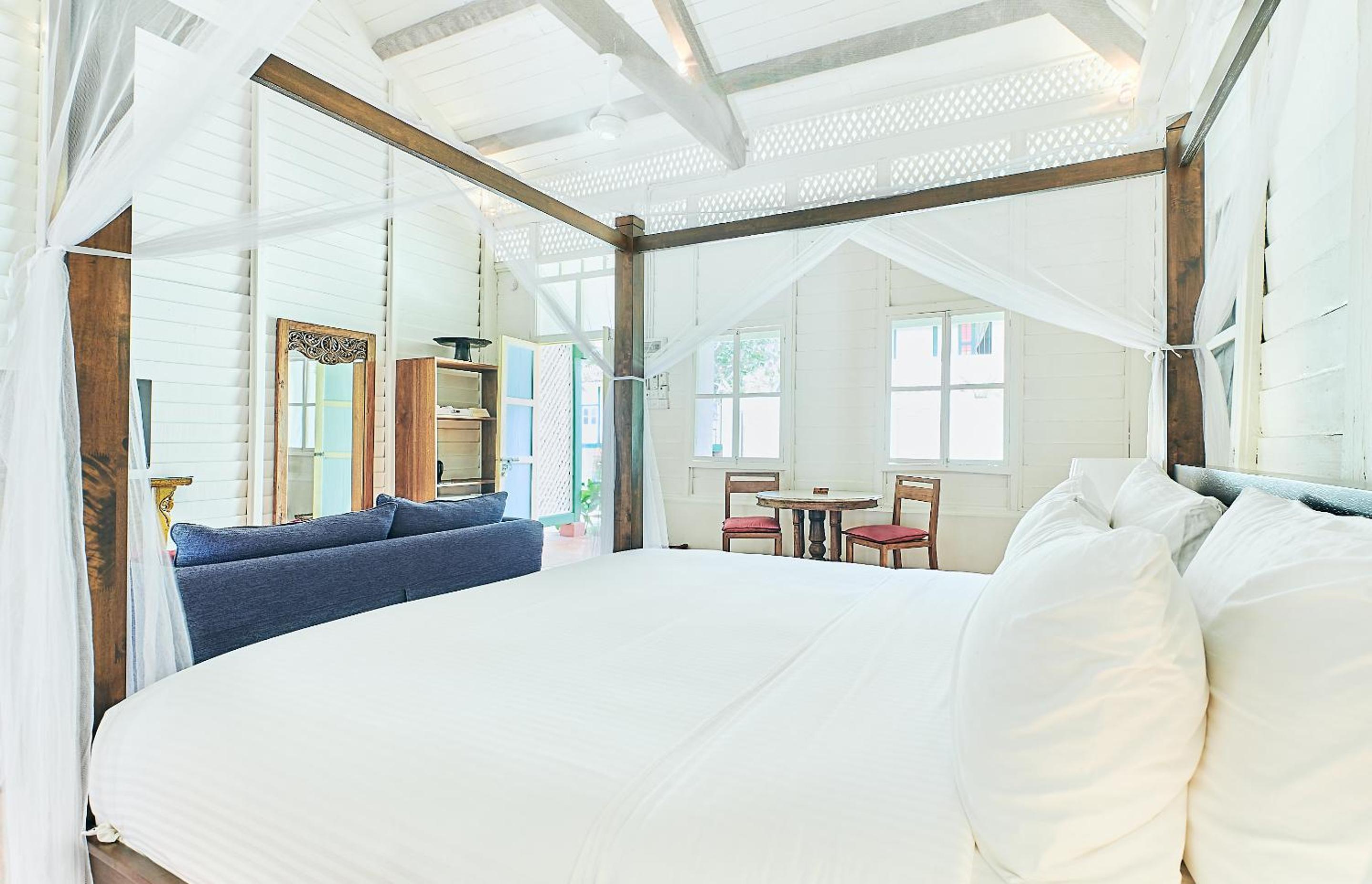 King Bed Suite with Private Garden - Estate House 1 - Photo 3