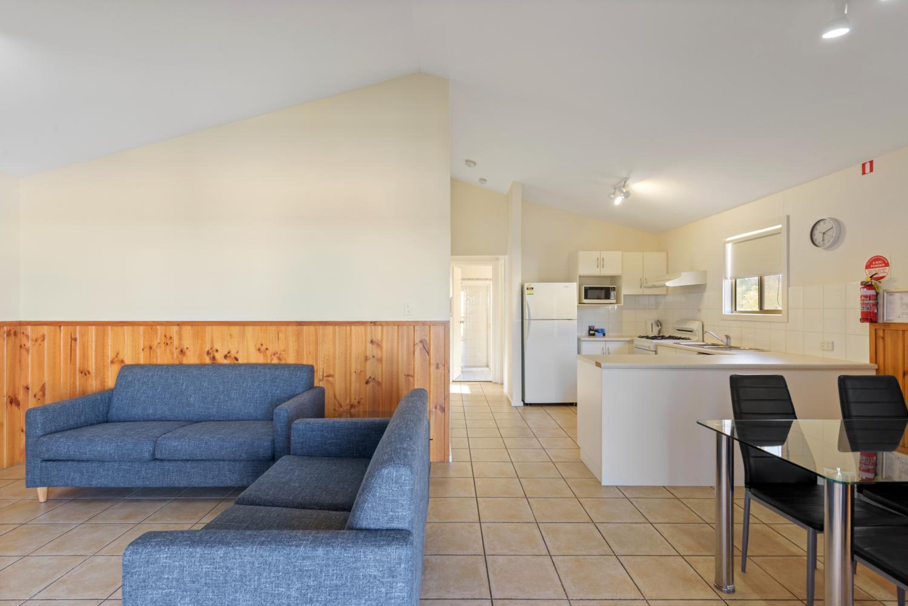 Deluxe 2 Bedroom Cabin - Sleeps 6 - Photo 5
