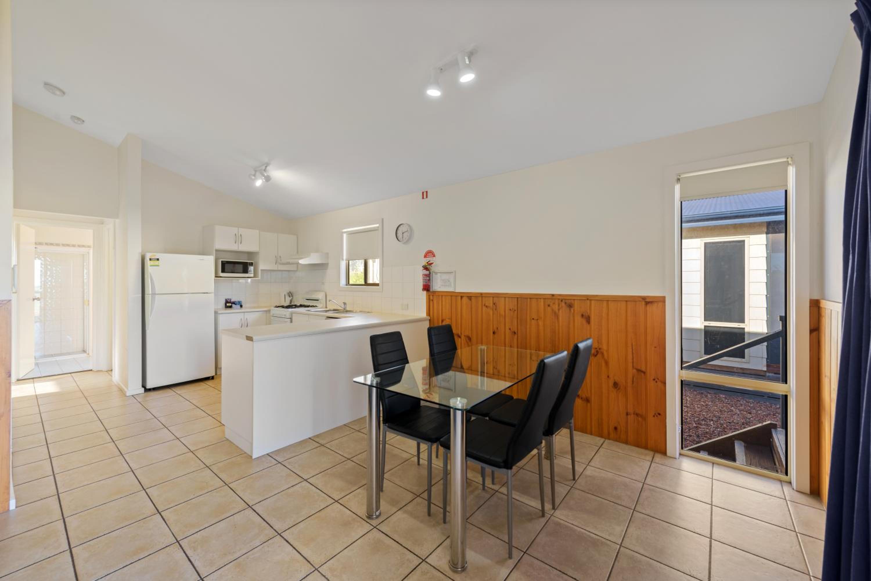Deluxe 2 Bedroom Cabin - Sleeps 6 - Photo 4